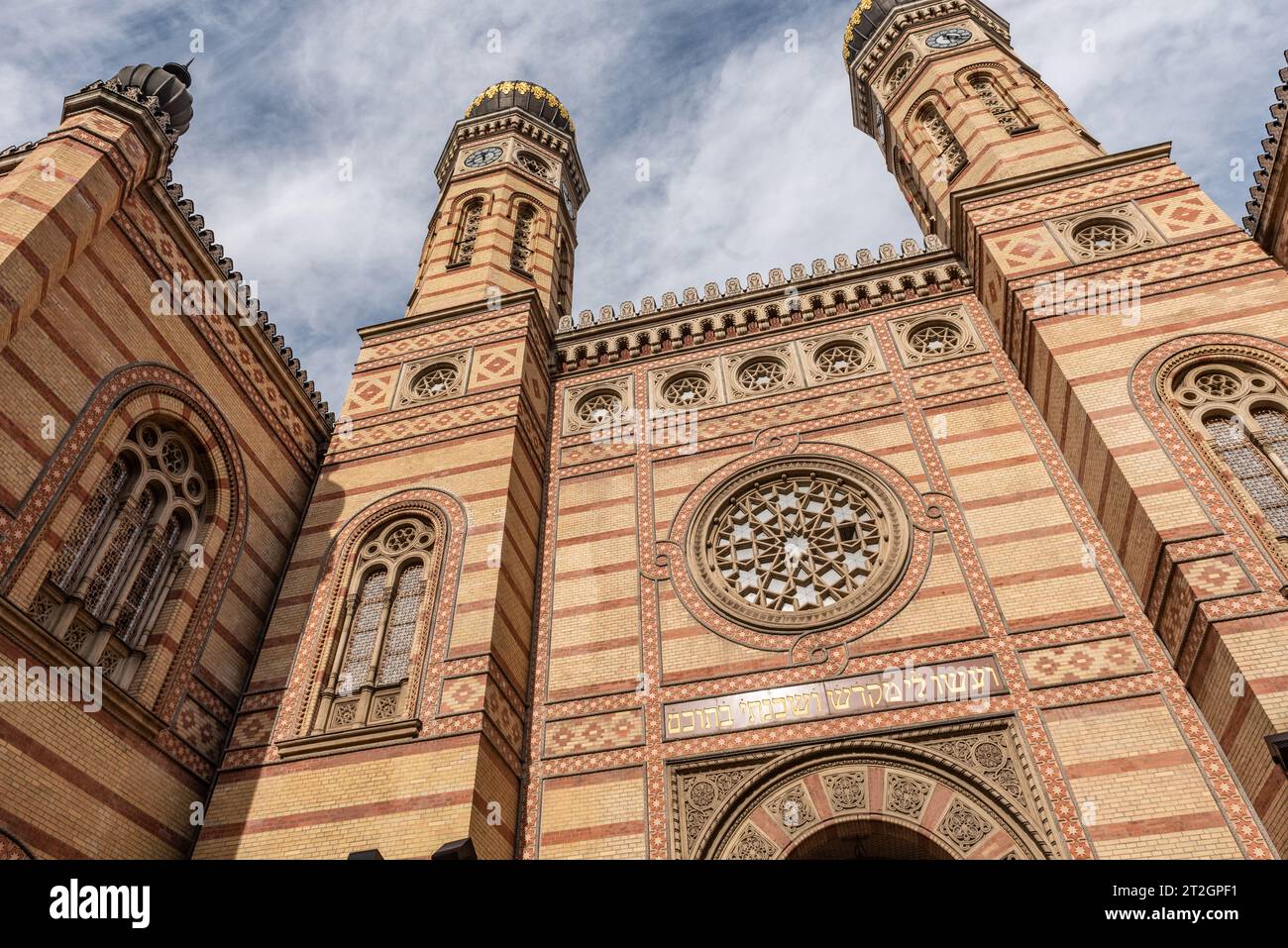 Budapest, Ungheria. 1 ottobre 2023 la Sinagoga di Dohany Street o grande Sinagoga è un edificio storico progettato in stile moresco, la più grande sinagoga Foto Stock