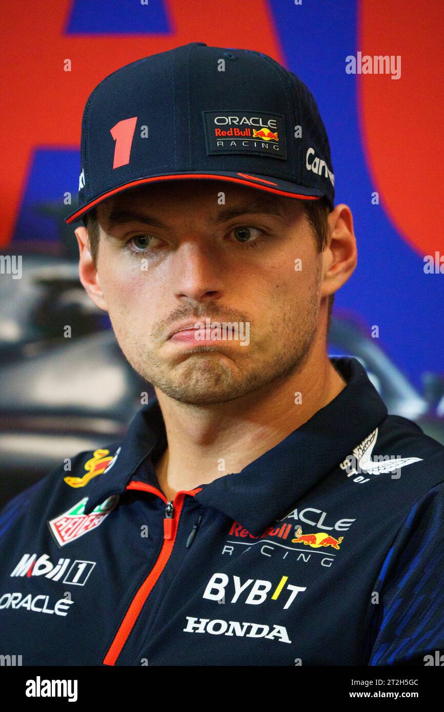 Austin, Stati Uniti. 19 ottobre 2023. Il pilota olandese di Formula 1 Max Verstappen della Red Bull Racing reagisce durante una conferenza stampa prima del Gran Premio di Formula uno degli Stati Uniti sul circuito delle Americhe di Austin, Texas, il 19 ottobre 2023. Foto di Greg Nash/UPI Credit: UPI/Alamy Live News Foto Stock