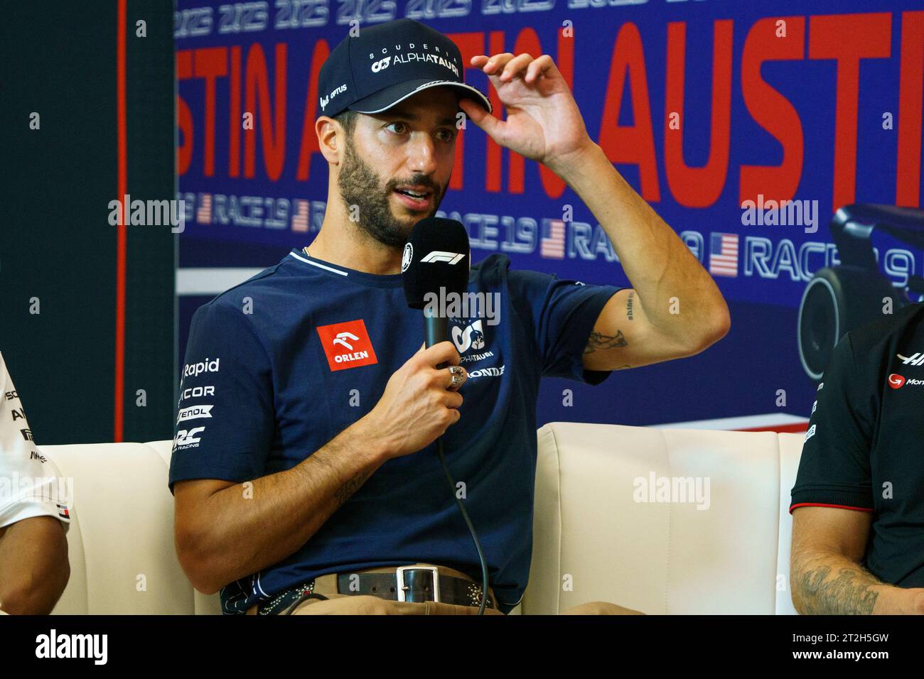 Austin, Stati Uniti. 19 ottobre 2023. Il pilota australiano di Formula 1 Daniel Ricciardo della Scuderia AlphaTauri si rivolge ai giornalisti durante una conferenza stampa prima del Gran Premio di Formula uno degli Stati Uniti al Circuit of the Americas di Austin, Texas, il 19 ottobre 2023. Foto di Greg Nash/UPI Credit: UPI/Alamy Live News Foto Stock