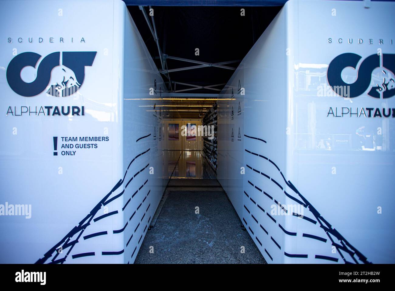 Scuderia AlphaTauri box durante LA FORMULA 1 LENOVO UNITED STATES GRAND PRIX 2023 - dal 19 ottobre al 22 ottobre 2023 circuito delle Americhe, Austin, Texas, USA Foto Stock