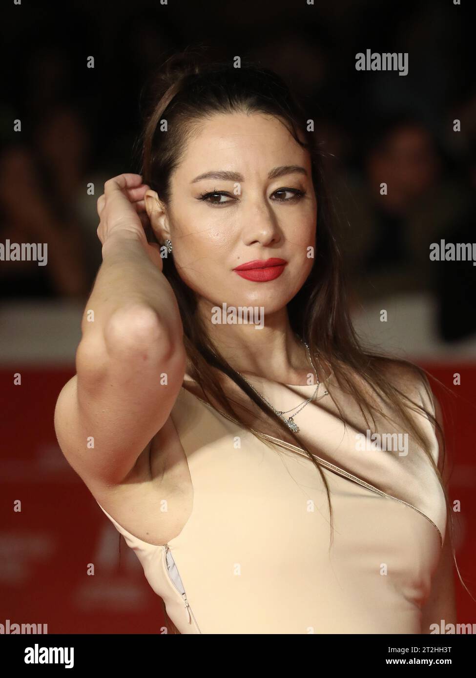 Roma, Italia. 19 ottobre 2023. Roma, Roma Film Fest 2023. Festival del Cinema di Roma. Film di Red carpet "Diabolik Who Are You?". Nella foto: Hong-Hu Ada Credit: Independent Photo Agency/Alamy Live News Foto Stock