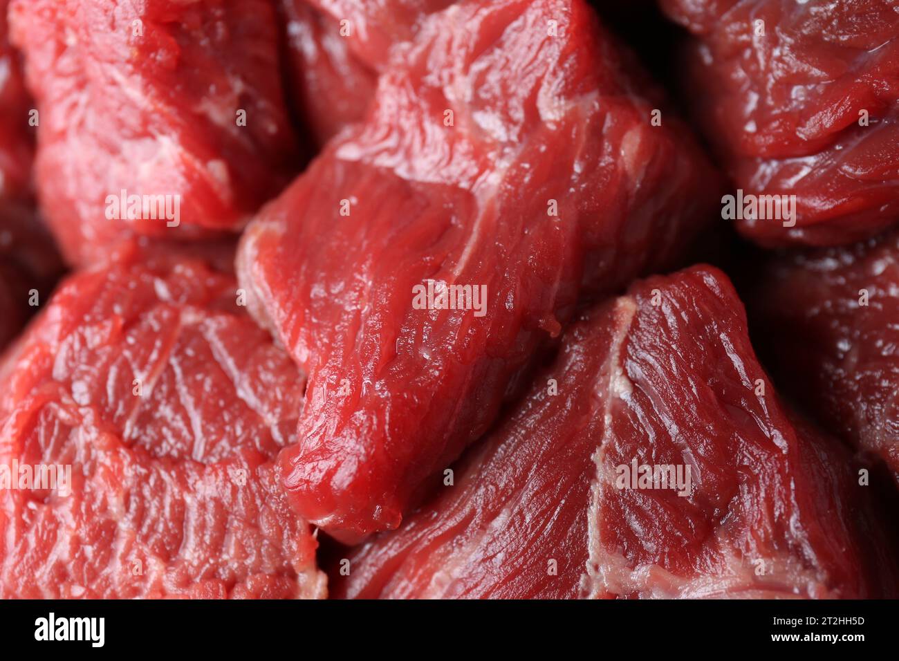 Pezzi di carne cruda di manzo come sfondo, primo piano Foto Stock