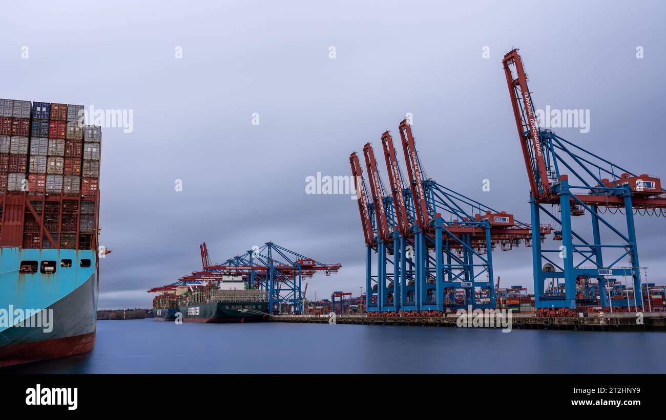 Navi ancorate al terminal del porto di Burchardkai. Amburgo, Germania Foto Stock