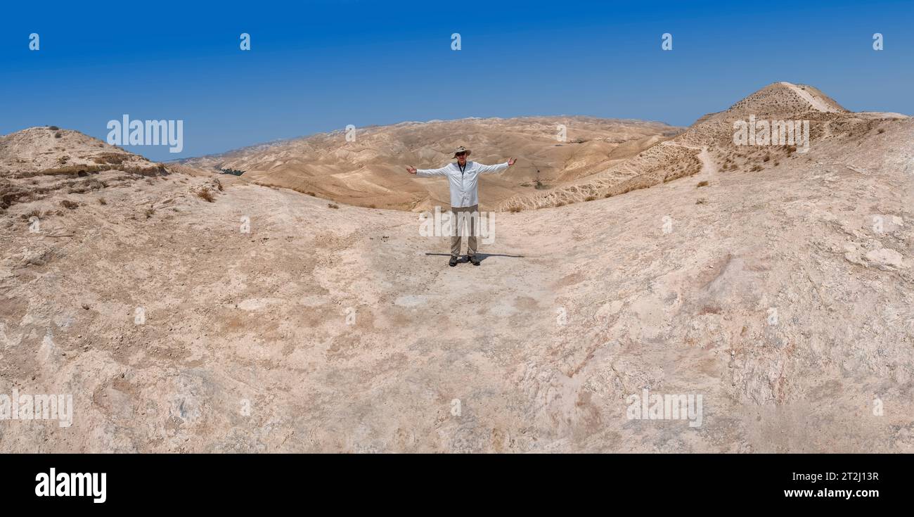Deserto della Giudea, Israele - 12 agosto 2023: Panorama di Wadi Qelt, deserto della Giudea, Israele Foto Stock