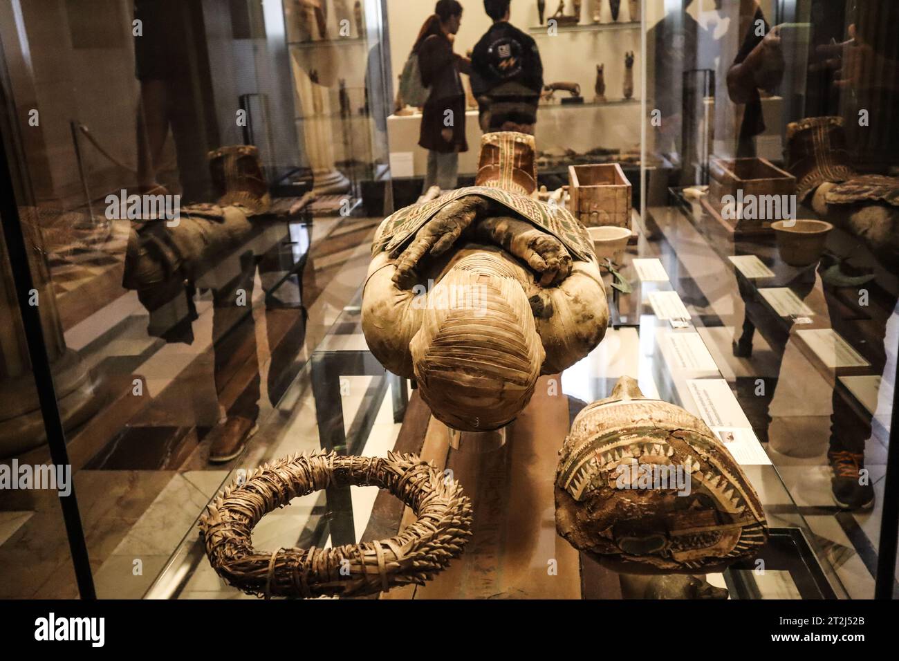 Museo del Louvre. La mummia egiziana al Museo del Louvre, Parigi, Francia. Galleria egiziana del Louvre. La mamma del Louvre. Foto Stock