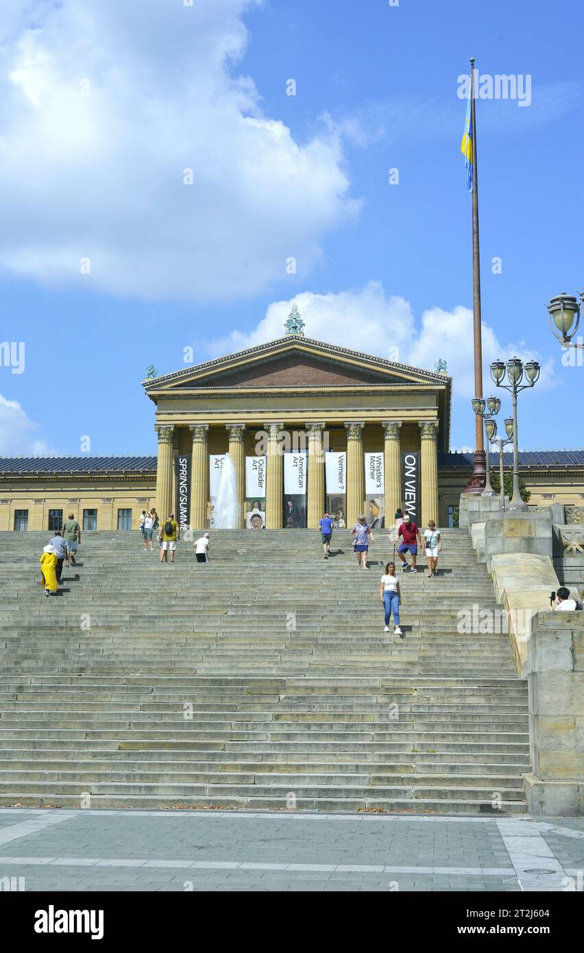 Il Philadelphia Museum of Art con i famosi "Rocky Steps", Fairmount Park, Philadelphia, Pennsylvania, USA Foto Stock