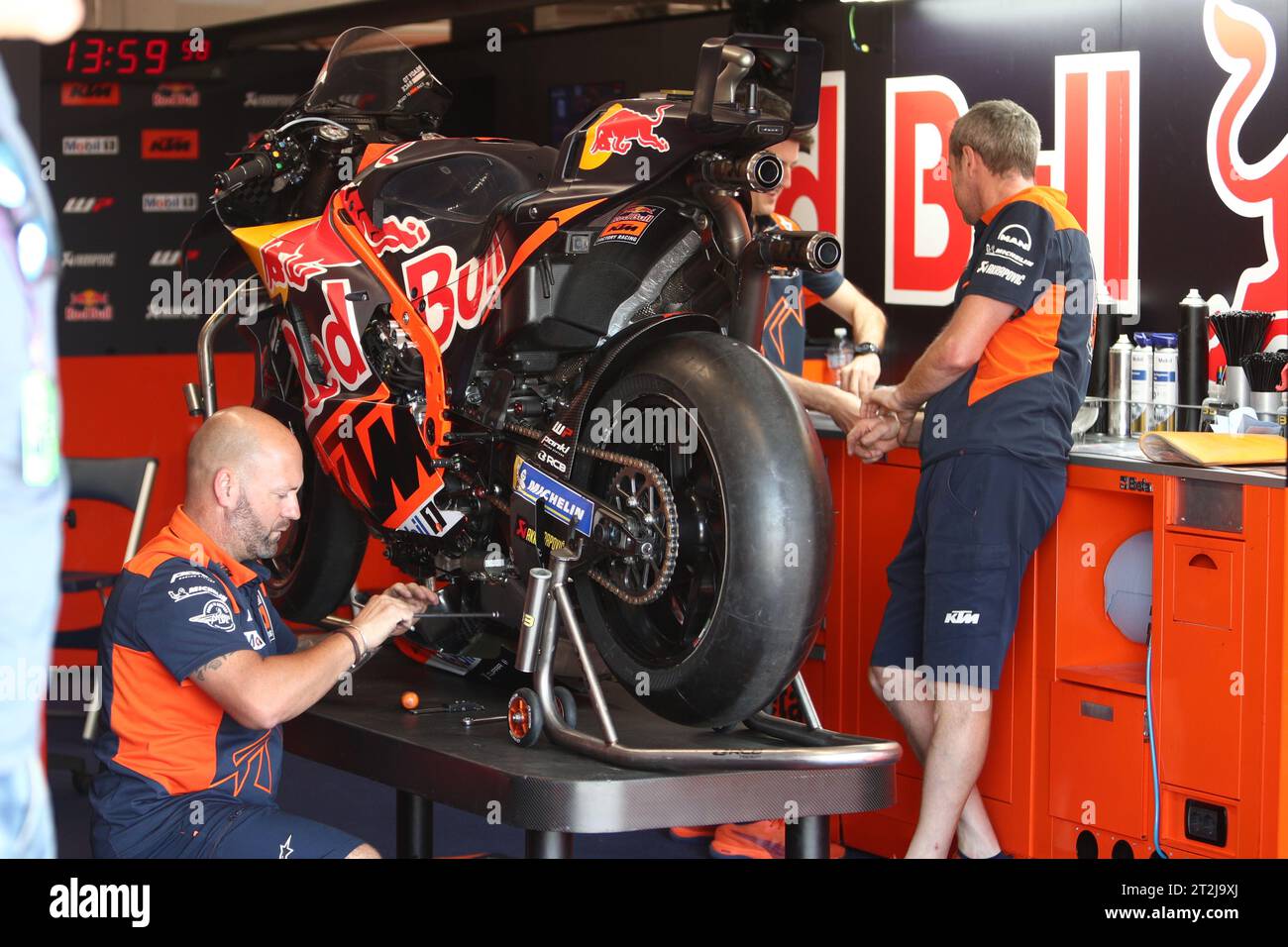 PHILLIP ISLAND, Australia. 20 ottobre 2023. 2023 Guru by Gryfyn Australian Motorcycle Grand Prix - Una panoramica generale sul pit garage di Jack Miller (Aust) in gara per Red Bull KTM Factory Racing KTM durante le due prove al Phillip Island Grand Prix Circuit il 20 ottobre 2023 a Phillip Island, Australia-crediti immagine: brett keating/Alamy Live News Foto Stock