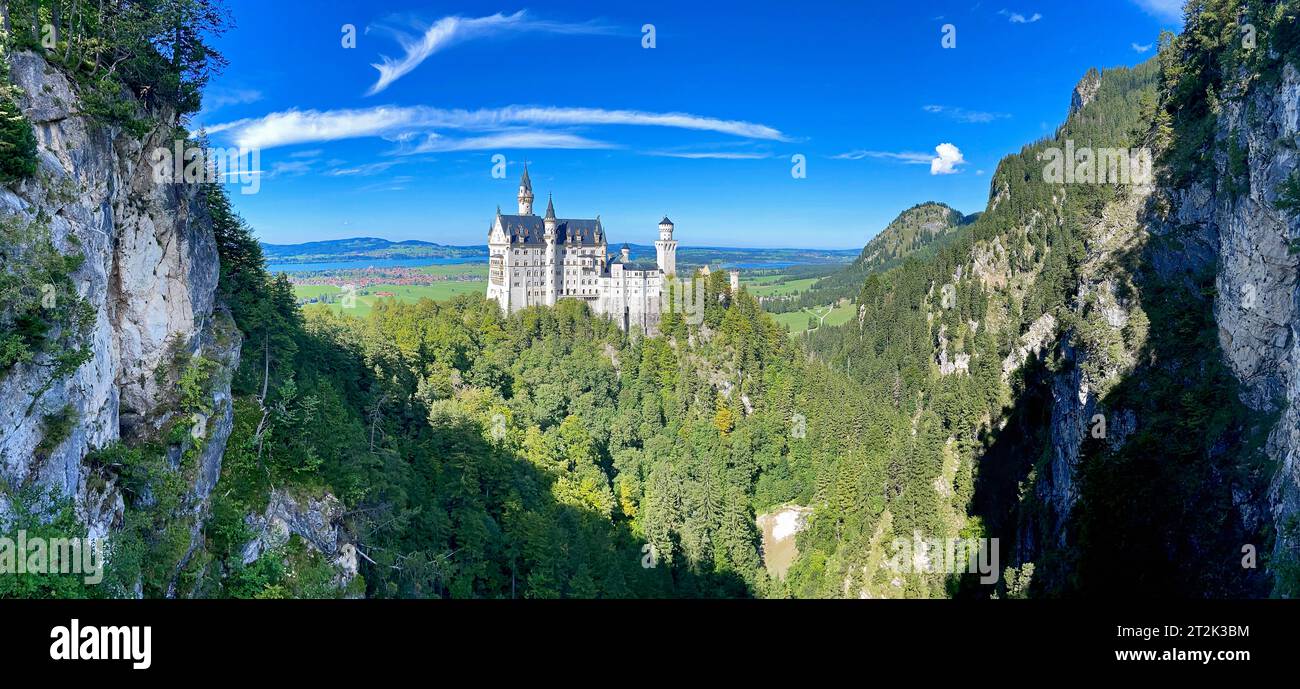 Castello di Neuschwanstein nel Allgäu bavarese vicino a Füssen, Germania Foto Stock