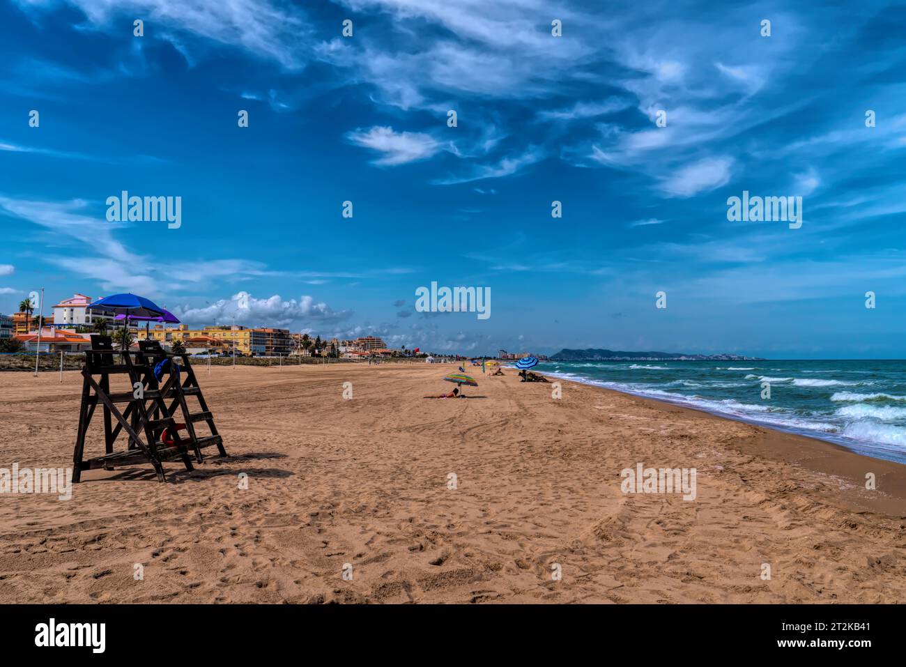 Platja Xeraco Spagna bellissima spiaggia con torre bagnino tra Gandia e Cullera Foto Stock