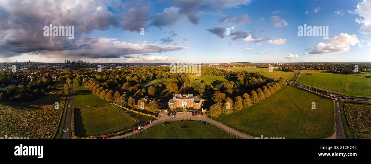 Vista della casa dei Ranger da Blackheath Common, Greenwich, Inghilterra Foto Stock