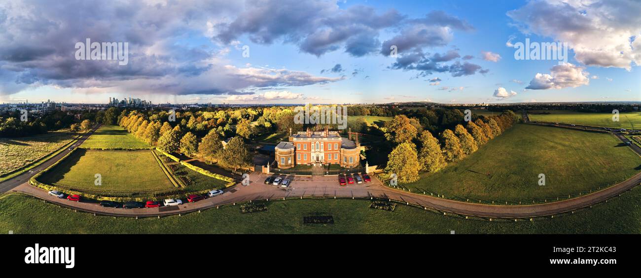 Vista della casa dei Ranger da Blackheath Common, Greenwich, Inghilterra Foto Stock