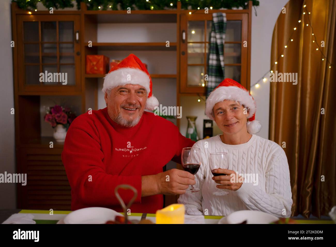 Festa di famiglia per Natale a casa. Dicembre, festeggiamenti e Natale. Foto Stock