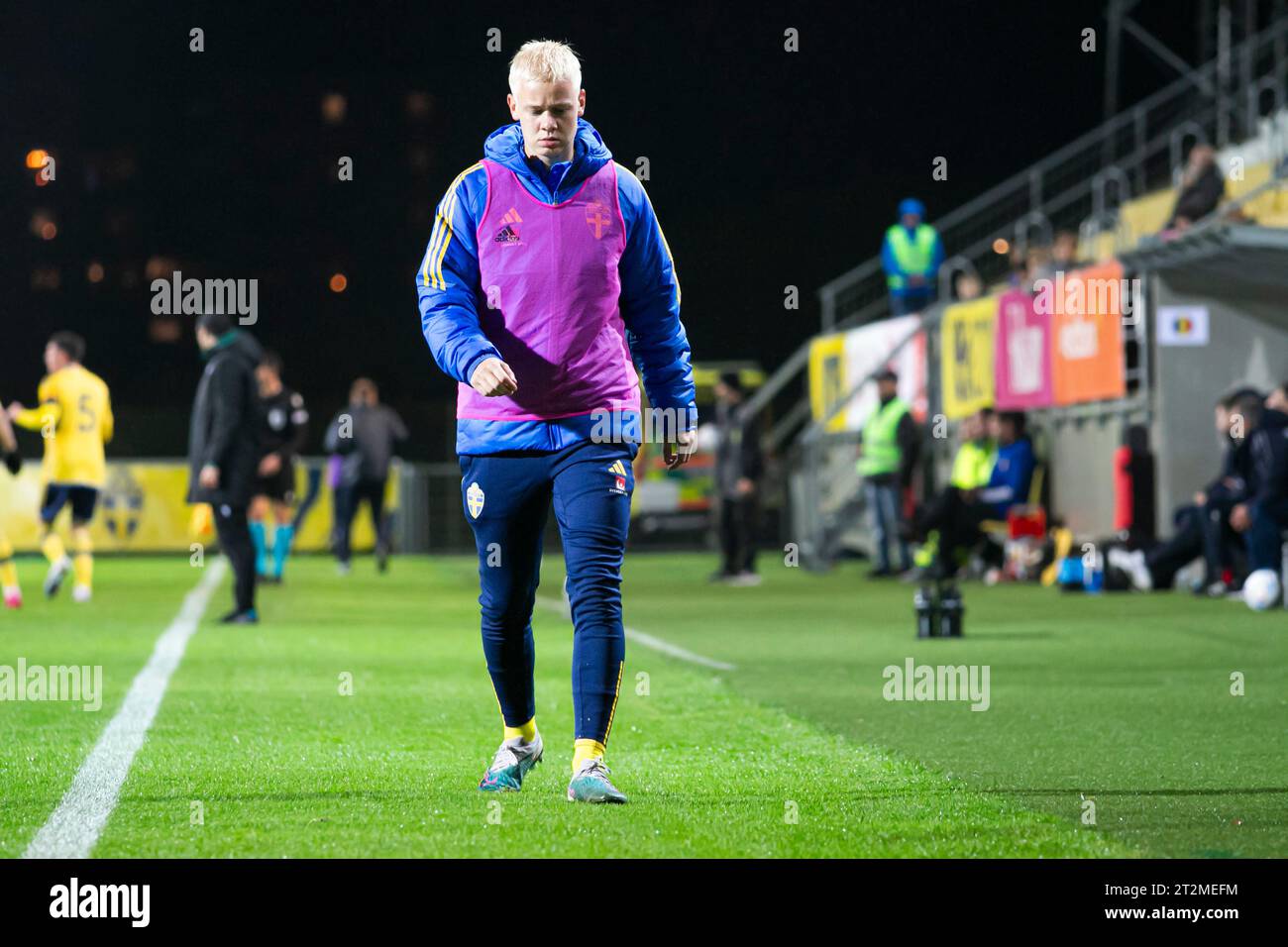 Falkenberg, Svezia. 13 ottobre 2023. Otto Rosengren, svedese, si sta riscaldando prima della partita di qualificazione U21 EURO tra Svezia e Moldavia al Falcon non-alcolico Arena di Falkenberg. (Foto: Gonzales Photo - Amanda Persson). Foto Stock