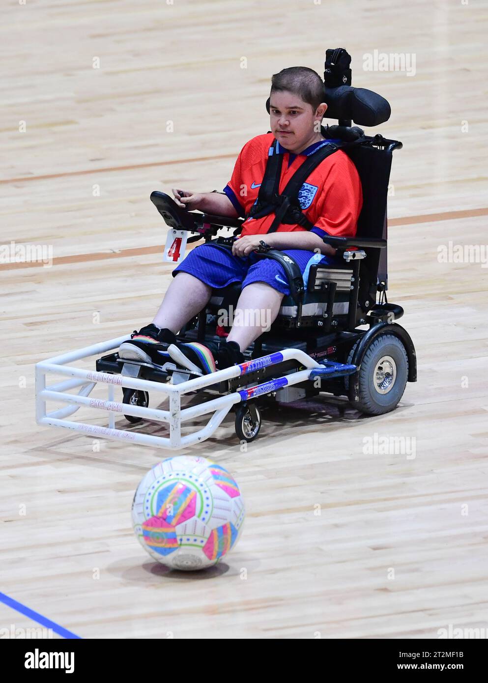 Sydney, Australia. 20 ottobre 2023. Edward Common, della squadra di calcio inglese di powerchair, visto in azione durante la partita della FIPFA Powerchair Football World Cup 2023 tra Francia e Inghilterra al Quaycenter. La Francia ha vinto i calci di rigore per 2-1. (Foto di Luis Veniegra/SOPA Images/Sipa USA) credito: SIPA USA/Alamy Live News Foto Stock