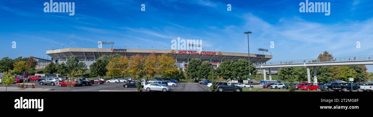 Ames, Iowa, USA - 10.1,2023: Vista panoramica dello stadio Jack Trice presso l'Iowa State University. Foto Stock