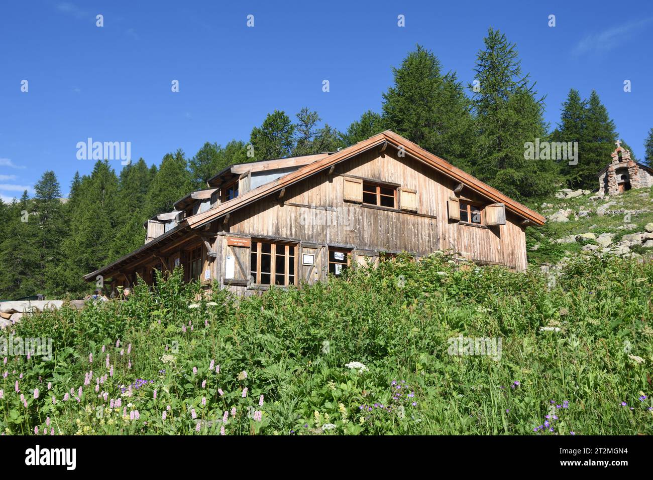 Rifugio di montagna, rifugio, rifugio, Lodge o ostello sul lago Allos nel Parco Nazionale del Mercantour Alpes-de-Haute-Provence Francia Foto Stock