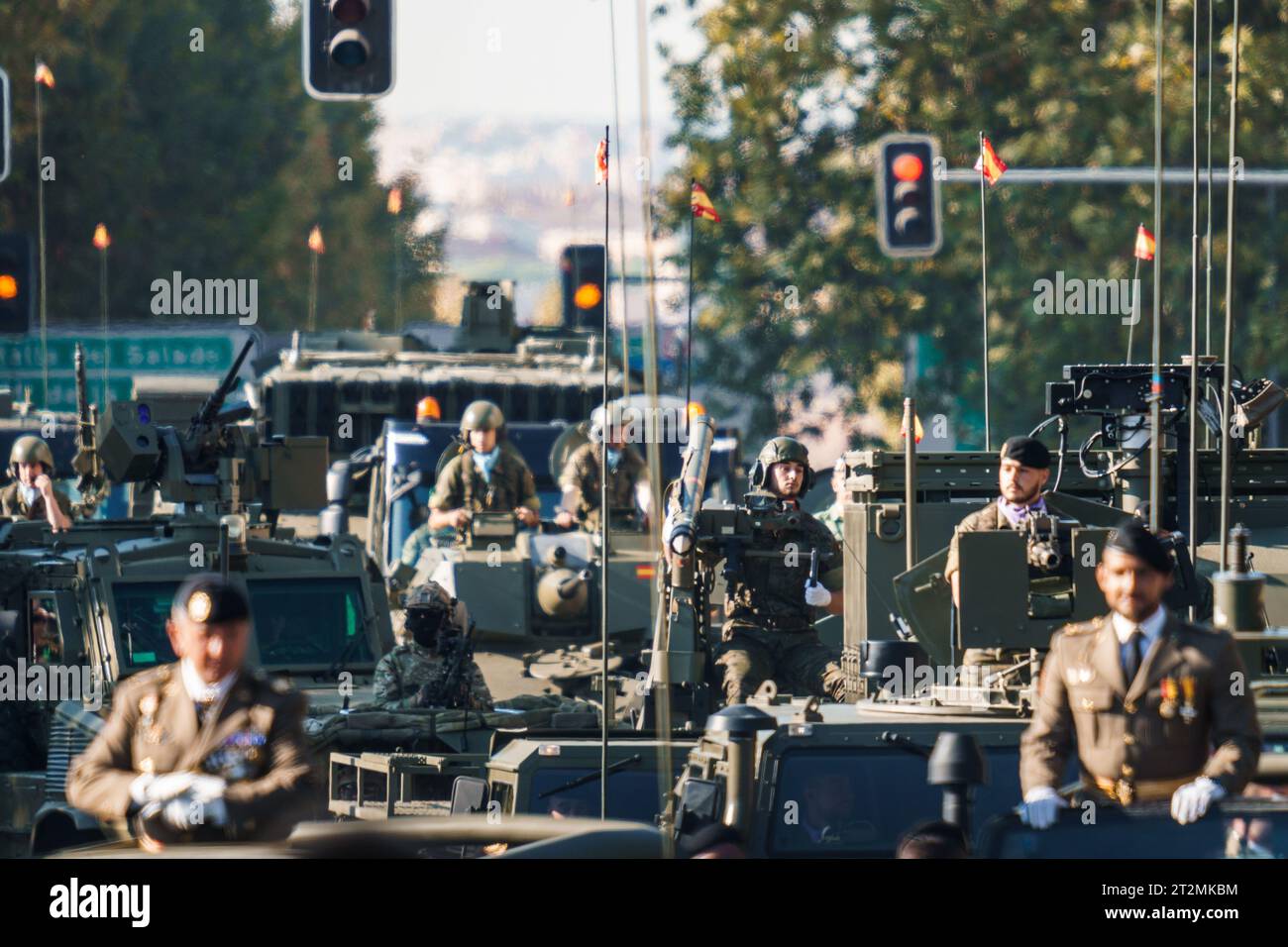 Madrid, Spagna - 12 ottobre 2023: Parata militare durante la giornata nazionale spagnola. Veicoli blindati Foto Stock
