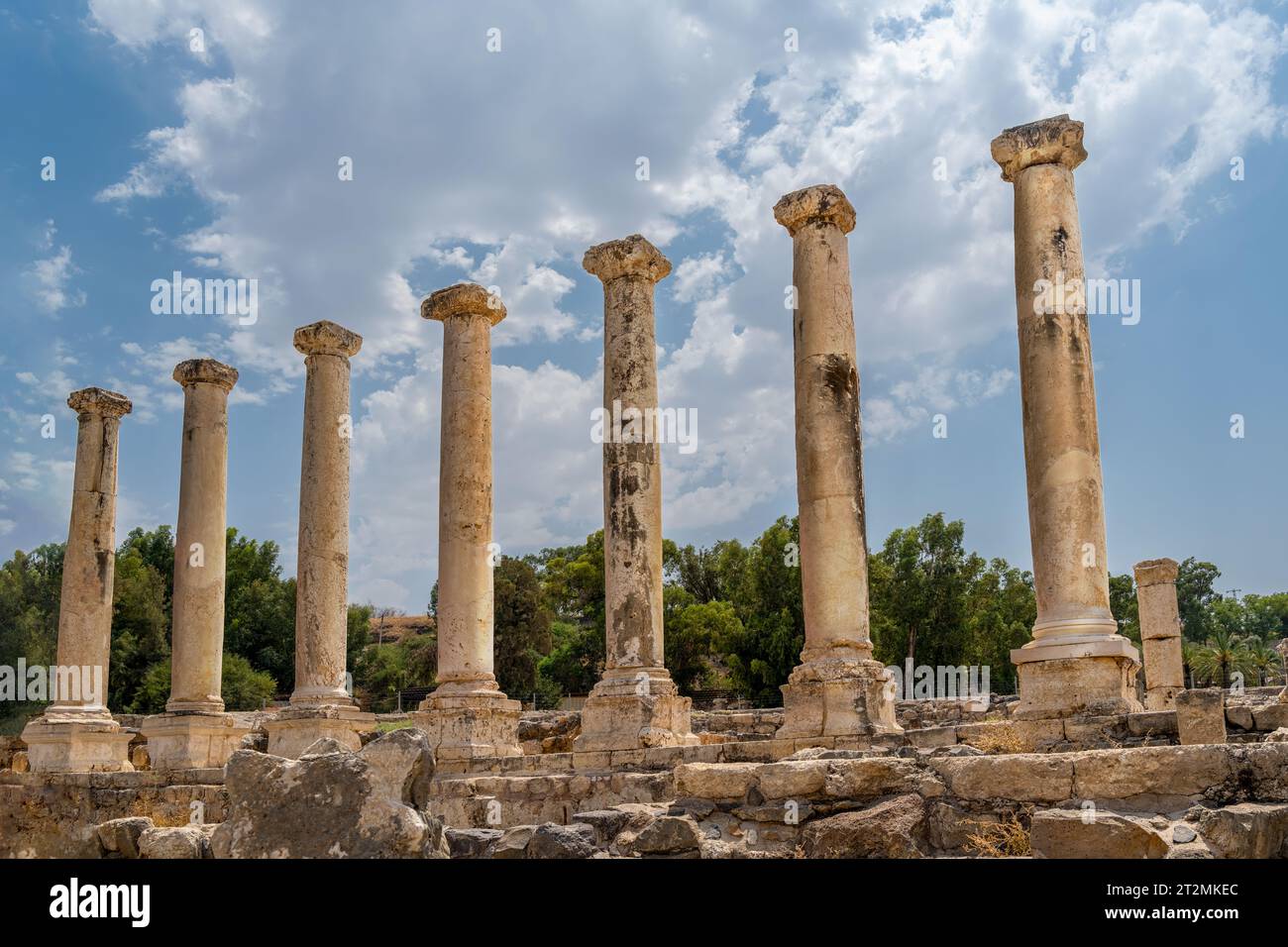 Galilea, Israele - 13 agosto 2023: Colonne romane al Parco Nazionale di Bet Shean, Scythopolis, Galilea, Israele Foto Stock