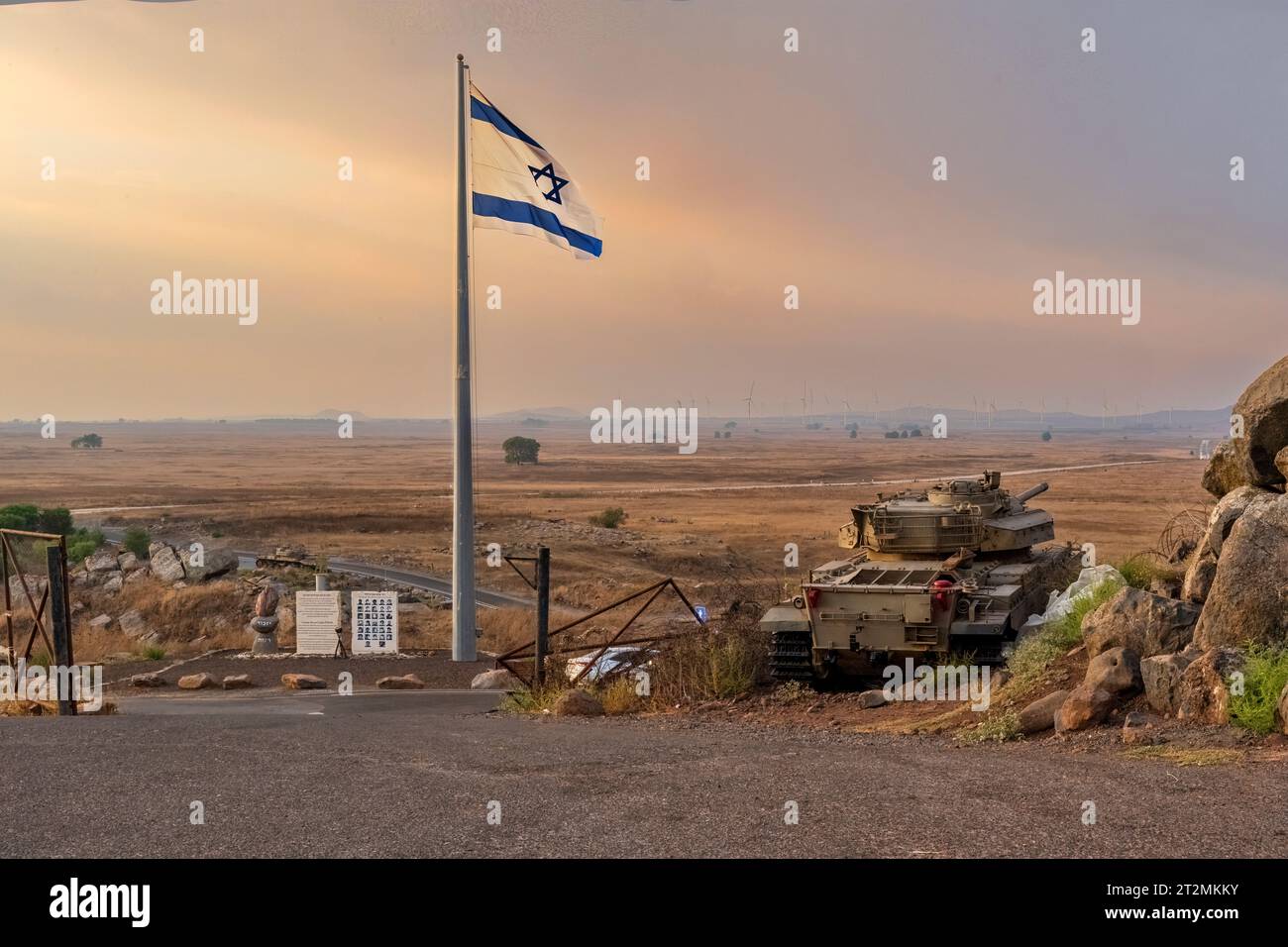 Golan Heights, Israel - 08-13-2023: Tel Saki Battle Memorial, Golan Heights, Israel; View Towards Syria. All'inizio del 1973 la guerra dello Yom Kippur, Israele supera il numero Foto Stock