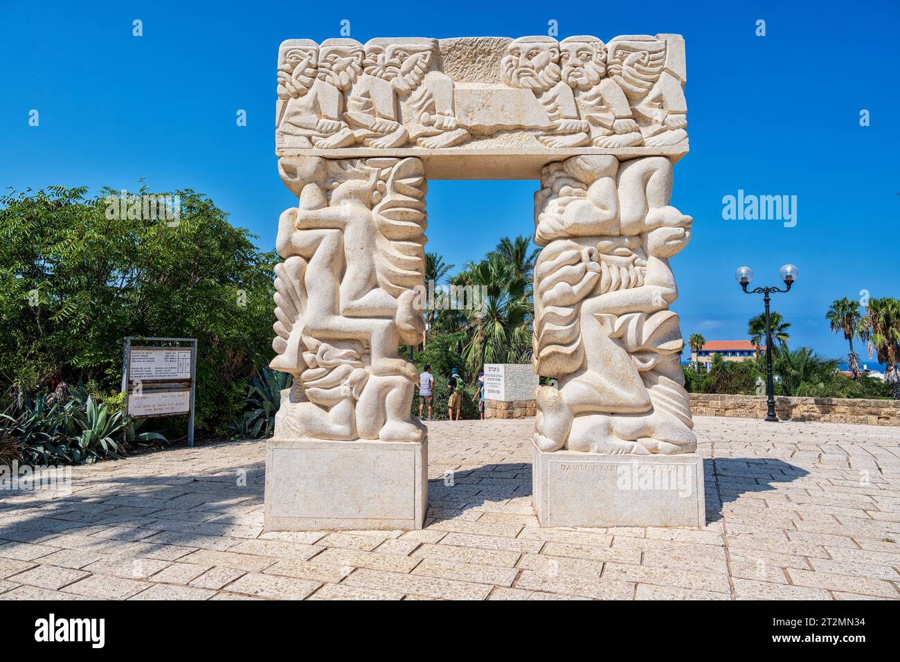 Tel Aviv, Israele - 17 agosto 2023 Monumento alla fede, la porta della fede, in Abrasha Park, Old Jaffa, Tel Aviv, Israele Foto Stock