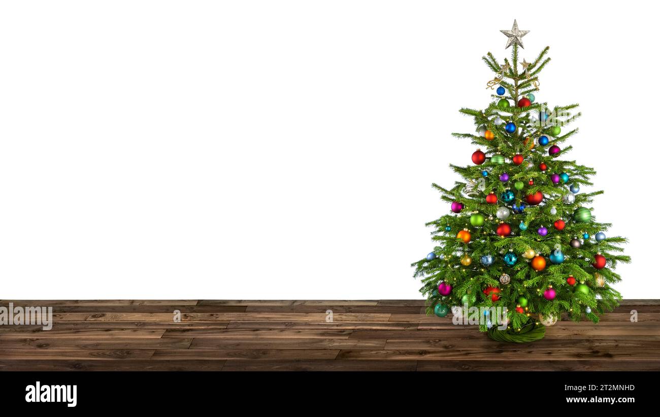 Delizioso albero di Natale decorato con ornamenti colorati collocato su pavimento di legno, isolato su sfondo bianco Foto Stock