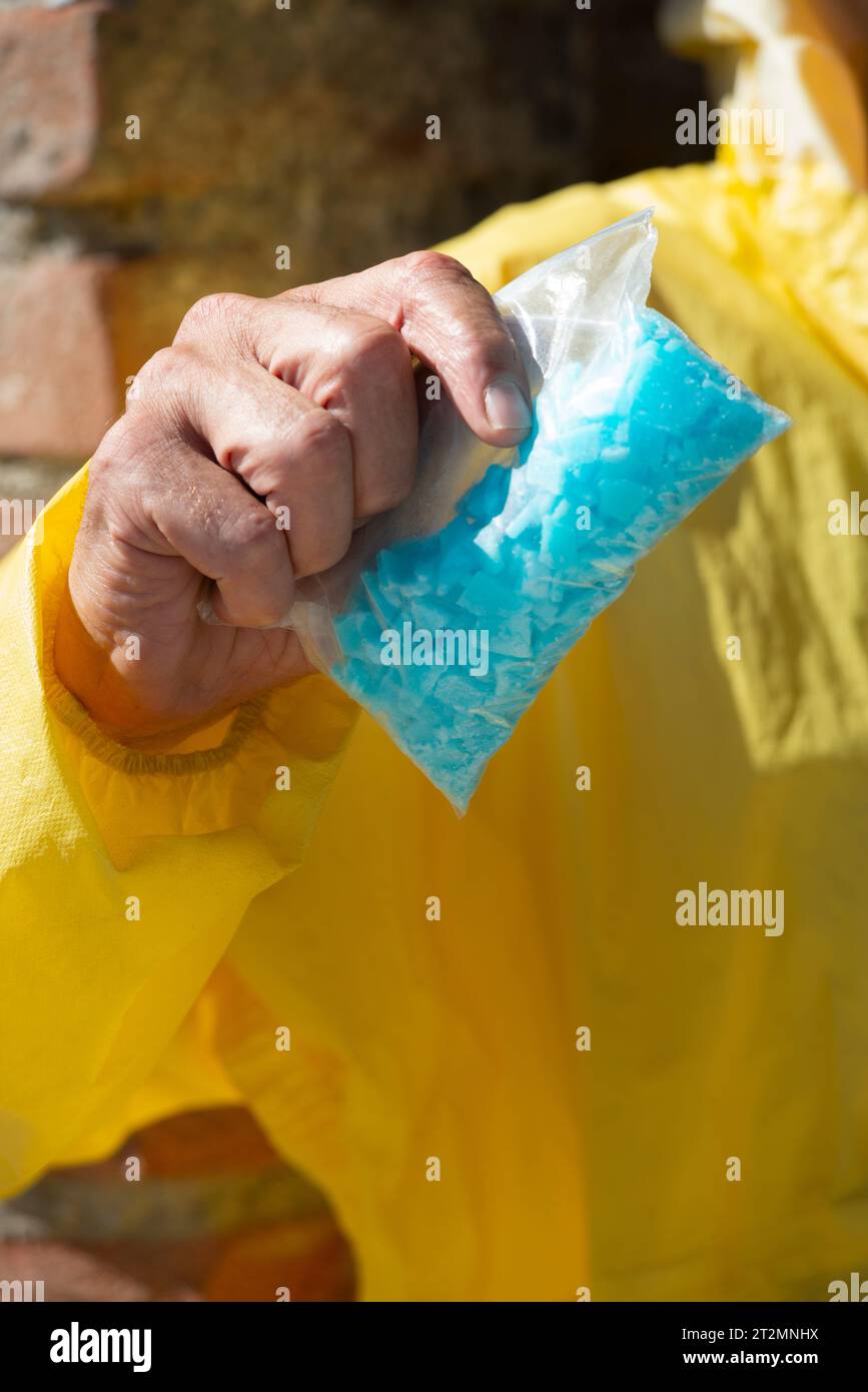 Uomo Cosplayer vestito da Walter White e Heisenberg dalla serie televisiva Breaking Bad Foto Stock