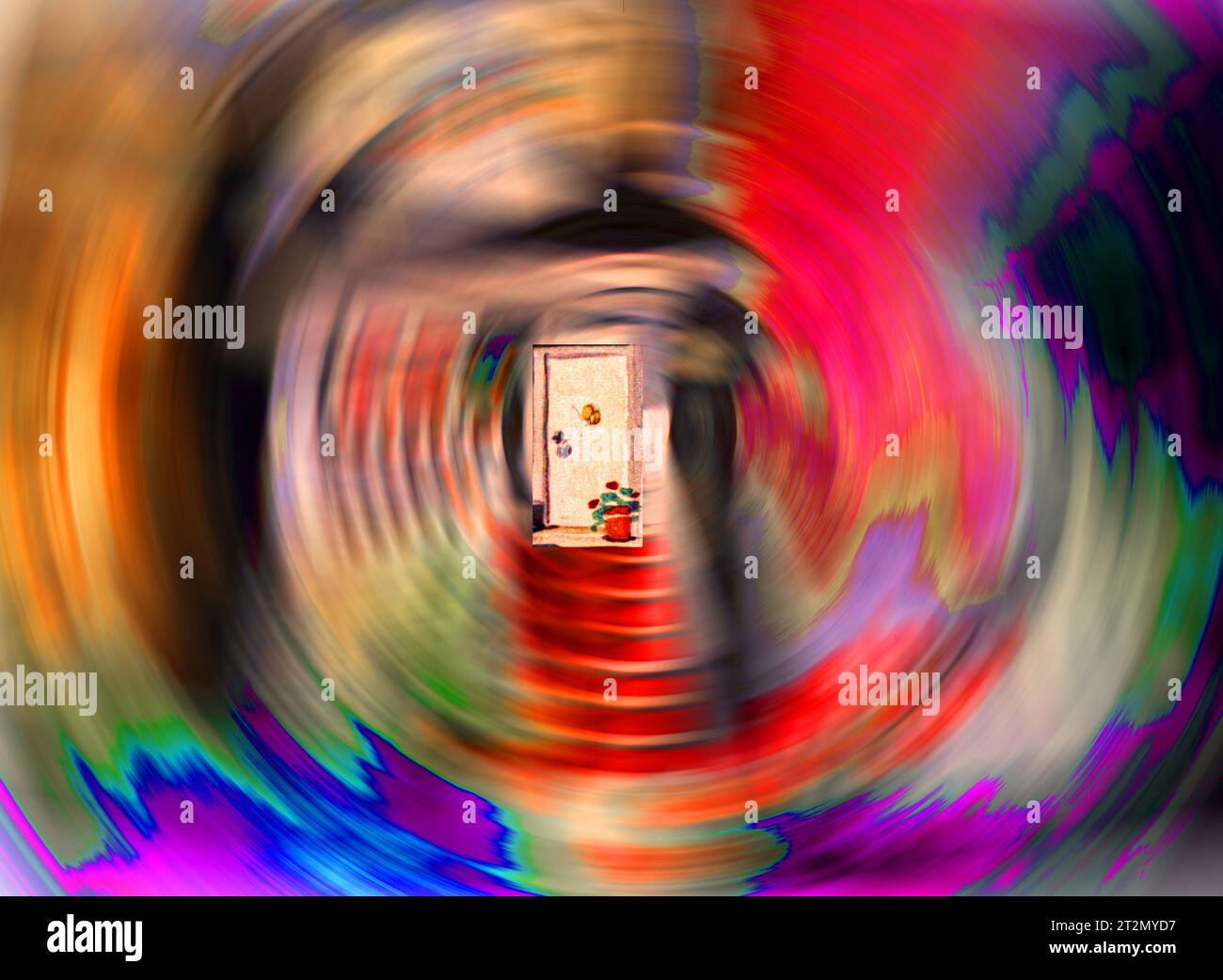 Skinny House con fiori, scalinata rossa, fiori e una staccionata bianca Foto Stock
