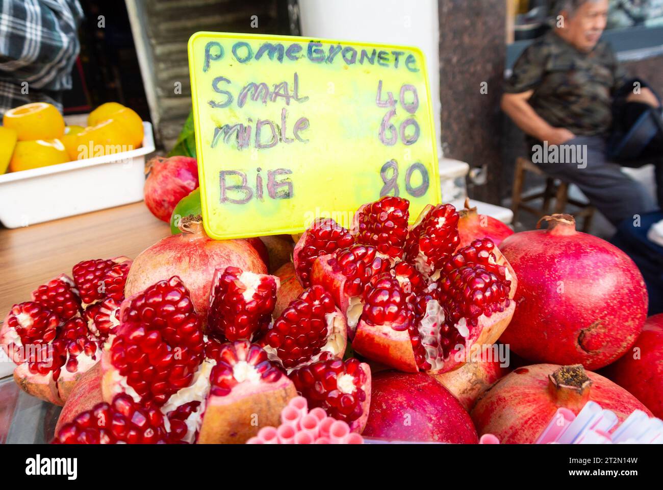 Istanbul, Turchia, Melograno in un fruttivendolo nella strada di Istanbul. Foto Stock