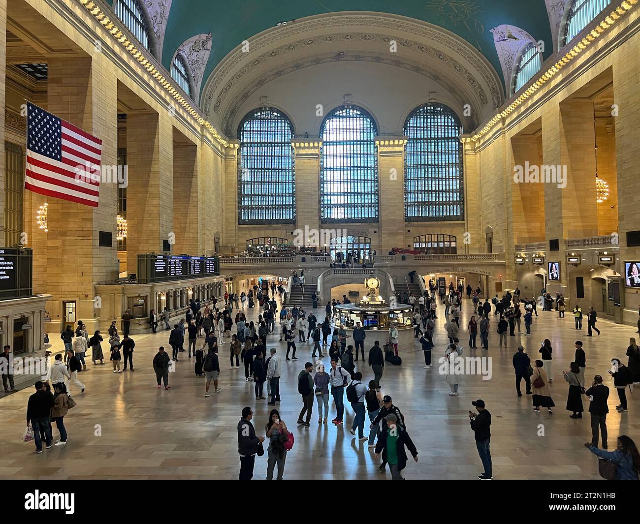 Viaggiatori che si trovano nel Grand Concourse del Grand Central Trminal di New york. Foto Stock