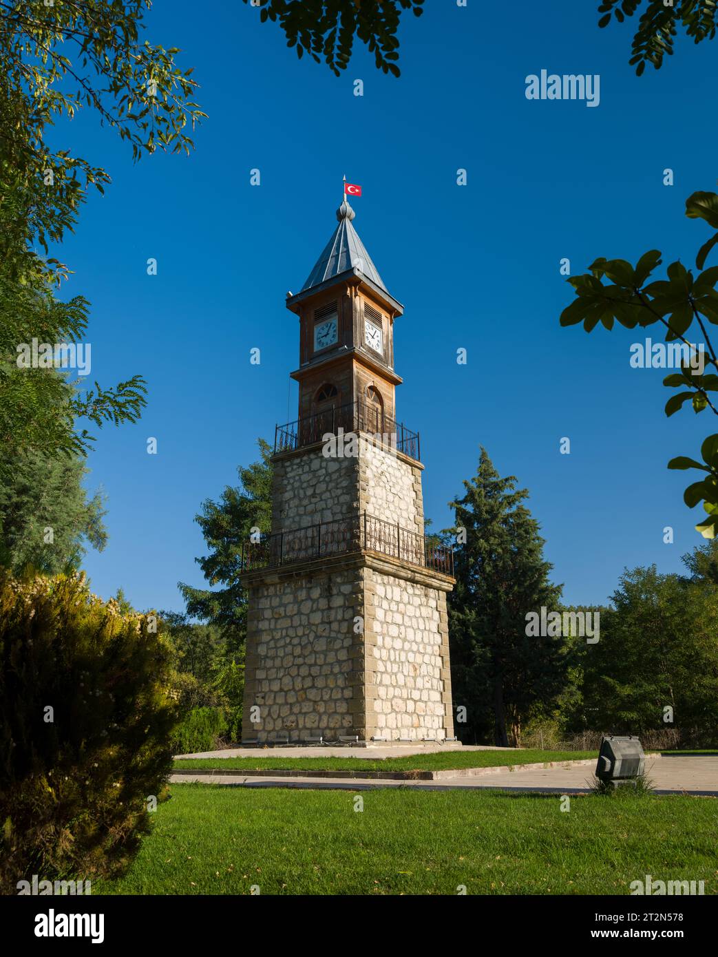 Torre dell'orologio di Bilecik. Si trova nel giardino del Palazzo comunale di Bilecik. Foto Stock