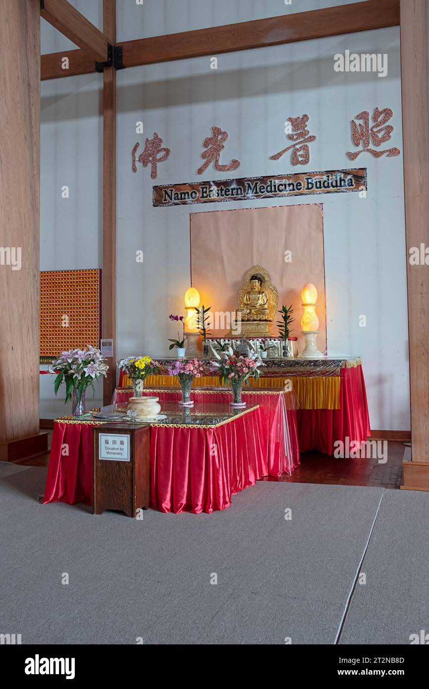 La porzione di Buddha di medicina orientale Namo all'interno del monastero buddista Chuang Yen a Carmel, Putnam Cty, New York, sede di un enorme Buddha. Foto Stock