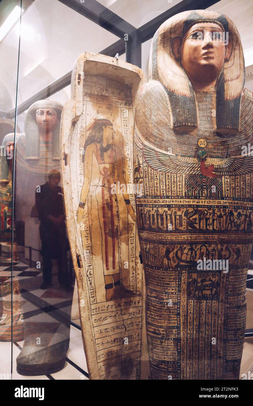 Louvre. Le bare egiziane del Louvre. Sarcofagi egiziani al Museo del Louvre, Parigi, Francia. Foto Stock