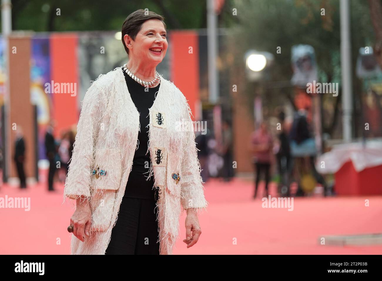 Roma, Italia. 20 ottobre 2023. Isabella Rossellini partecipa al Red carpet per il "Isabella Rossellini Lifetime Achievement Award" durante il 18° Festival del Cinema di Roma presso l'Auditorium Parco della musica di Roma. (Foto di Elena Vizzoca/SOPA Images/Sipa USA) credito: SIPA USA/Alamy Live News Foto Stock