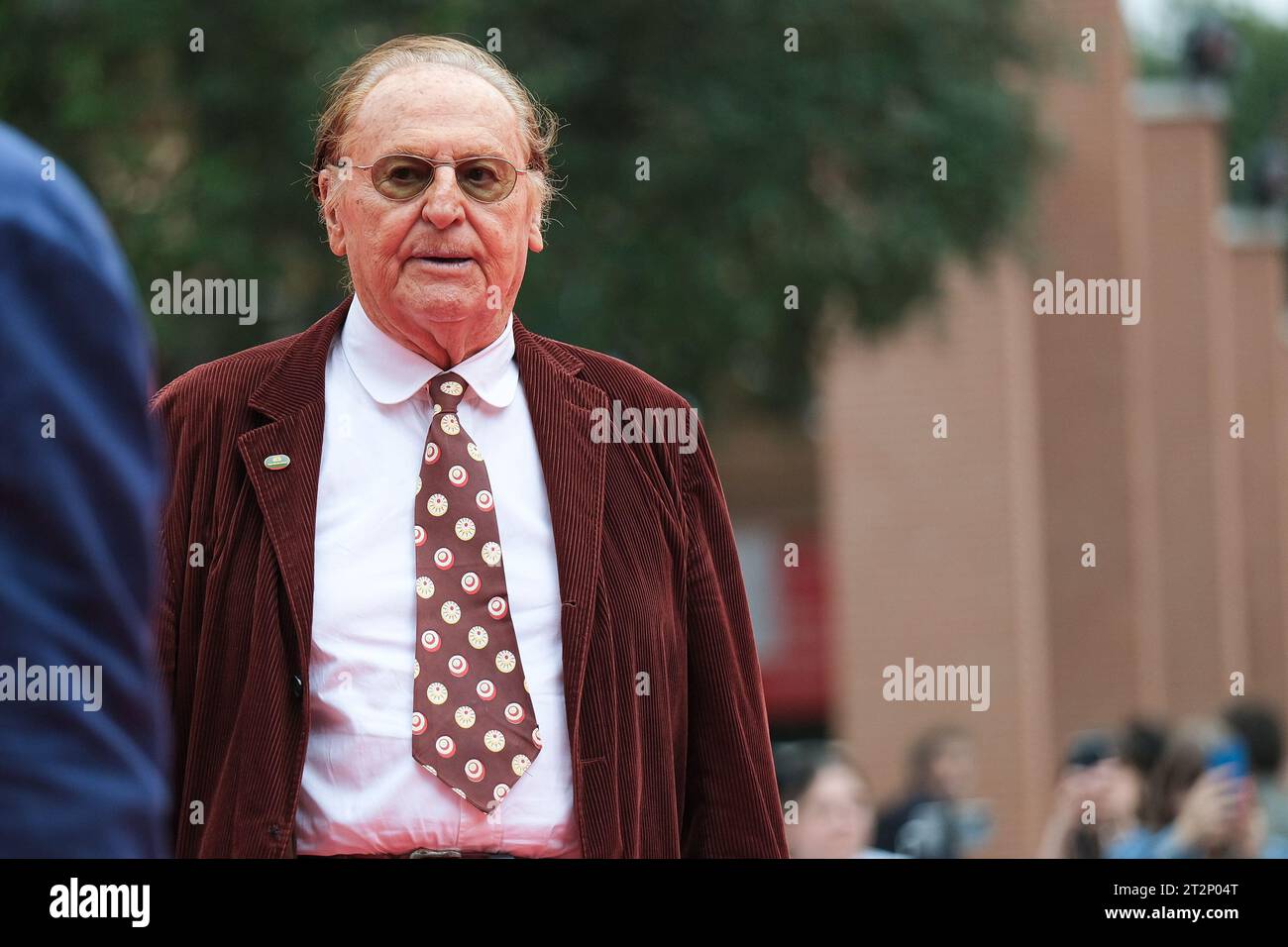 Roma, Italia. 20 ottobre 2023. Renzo Arbore partecipa al Red carpet per il "Isabella Rossellini Lifetime Achievement Award" durante il 18° Festival del Cinema di Roma presso l'Auditorium Parco della musica di Roma. (Foto di Elena Vizzoca/SOPA Images/Sipa USA) credito: SIPA USA/Alamy Live News Foto Stock