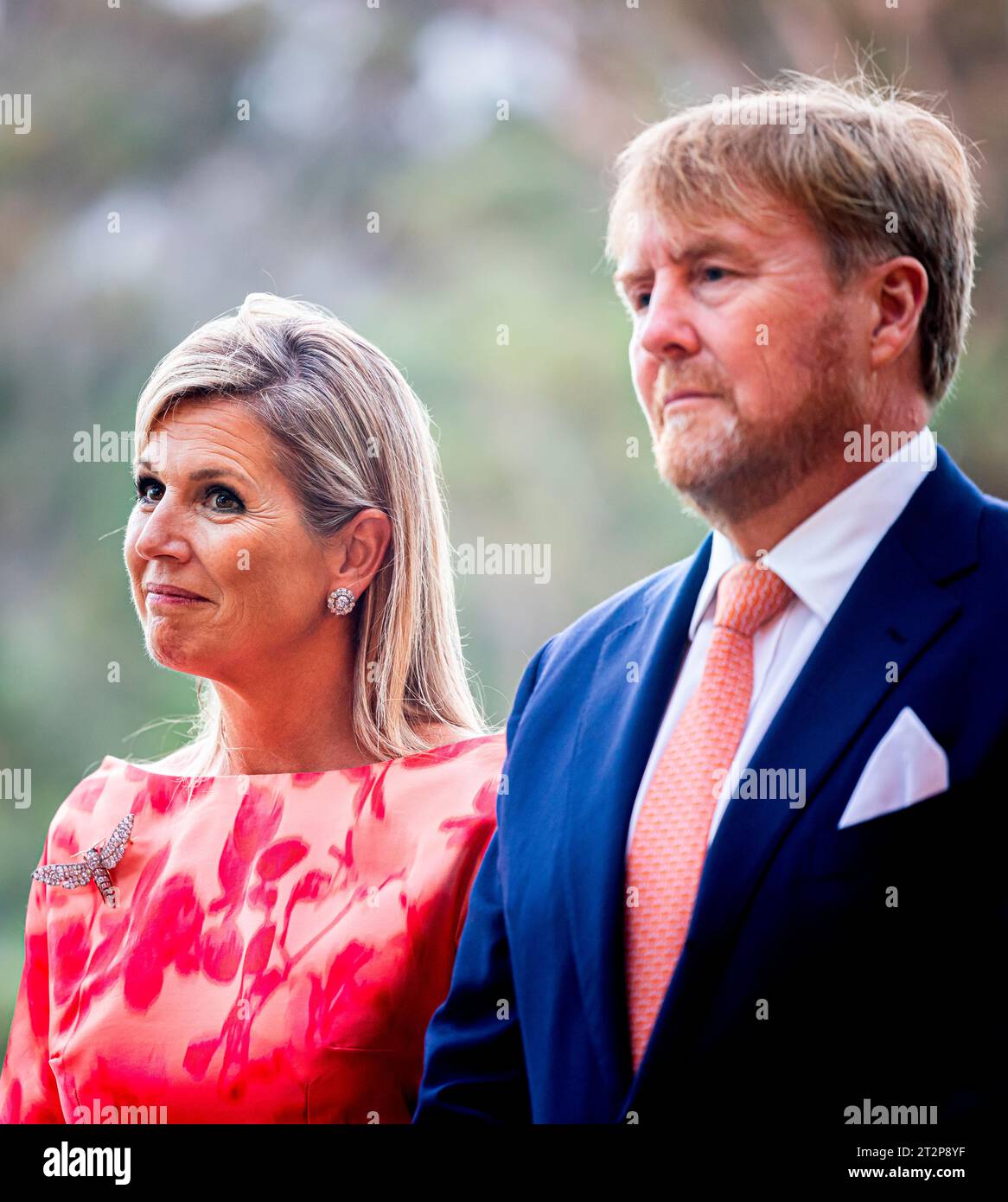 Città del Capo, Sudafrica. 20 ottobre 2023. CITTÀ DEL CAPO, SUDAFRICA - 20 OTTOBRE: Re Willem-Alexander e la regina Maxima dei Paesi Bassi visitano il museo della loggia degli schiavi e affrontano i manifestanti, la regina visita il centro Horti-Demo a Stellenbosch e il re visita il Giardino botanico nazionale di Kirstenbosch il 20 ottobre 2023 a città del Capo, in Sudafrica. Alla fine della giornata il re e la regina partecipano all'incontro della comunità olandese. Credito: Patrick van Katwijk/dpa/Alamy Live News Foto Stock