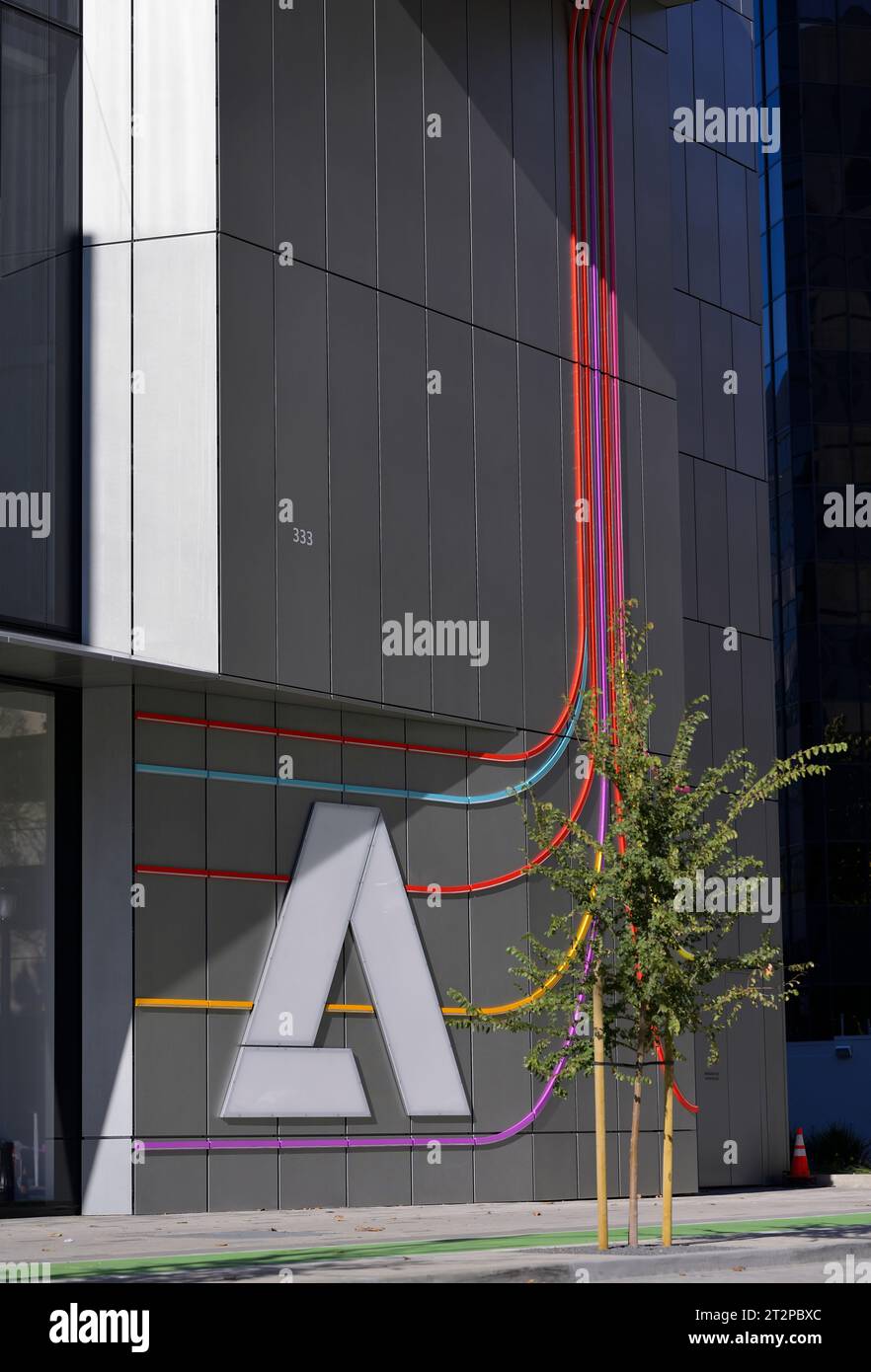 La nuova torre per uffici della sede centrale di Adobe Incorporated (ADBE) nella Silicon Valley, San Jose, CALIFORNIA Foto Stock