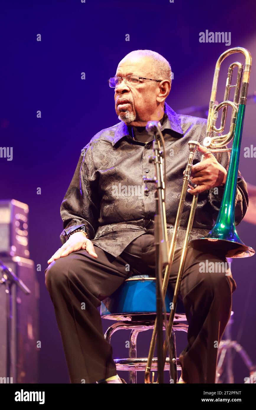 Fred Wesley. Il jazzman e trombonista americano Fred Wesley e i New JB in concerto al festival Éclats d'Email Jazz Édition di Limoges. Line-up: Foto Stock