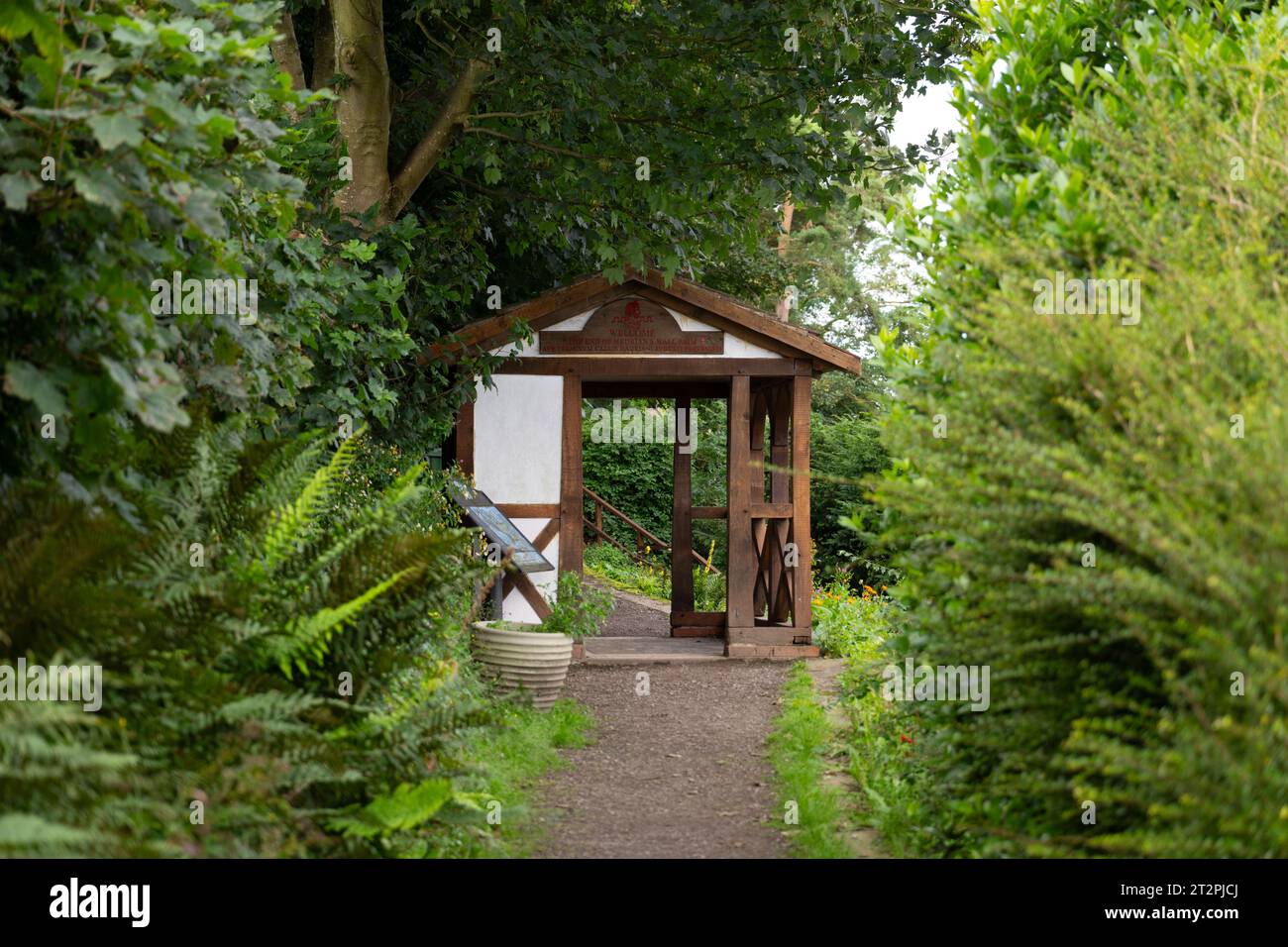 Il capannone che segna l'estremità occidentale del sentiero del Vallo di Adriano a Bowness-on-Solway, Cumbria, Regno Unito Foto Stock