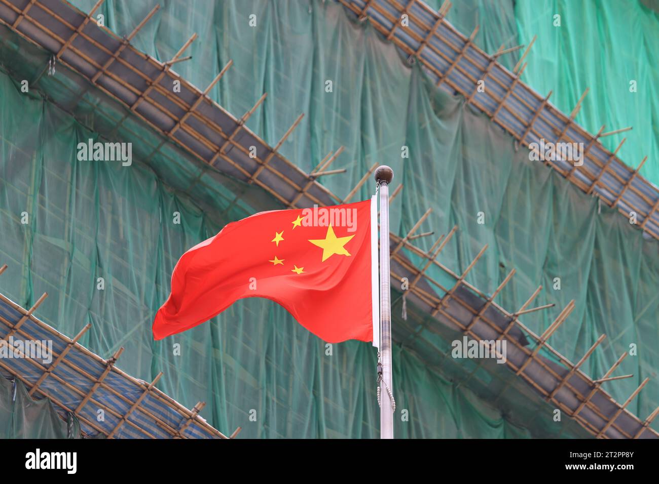 bandiera cinese con lo sfondo del cantiere Foto Stock