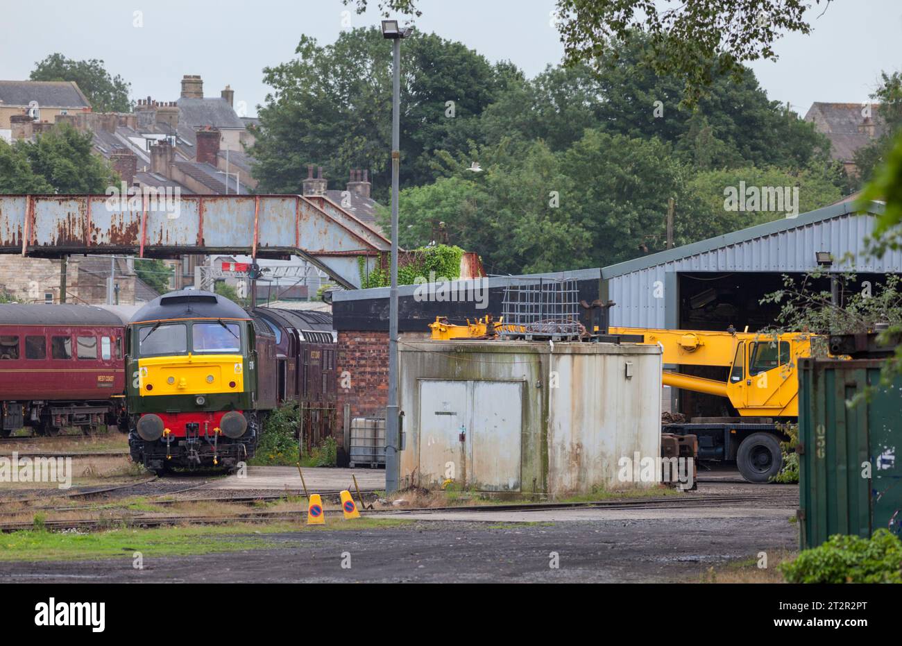 Ferrovia della costa occidentale classe 57 locomotiva diesel 57009 presso il deposito di Carnforth con livrea verde bicolore Foto Stock