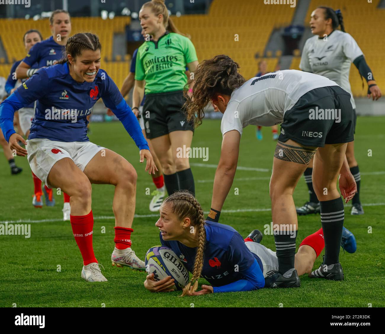 Wellington, nuova Zelanda. 20 ottobre 2023. L'ala francese Emilie Boulard punta giù per segnare la prima meta della Francia. Francia contro nuova Zelanda. Torneo internazionale di rugby femminile WXV1. Sky Stadium. Wellington. Nuova Zelanda. La Francia batte la nuova Zelanda 18-17 (HT 15-7). (Joe Serci/SPP) credito: SPP Sport Press Photo. /Alamy Live News Foto Stock