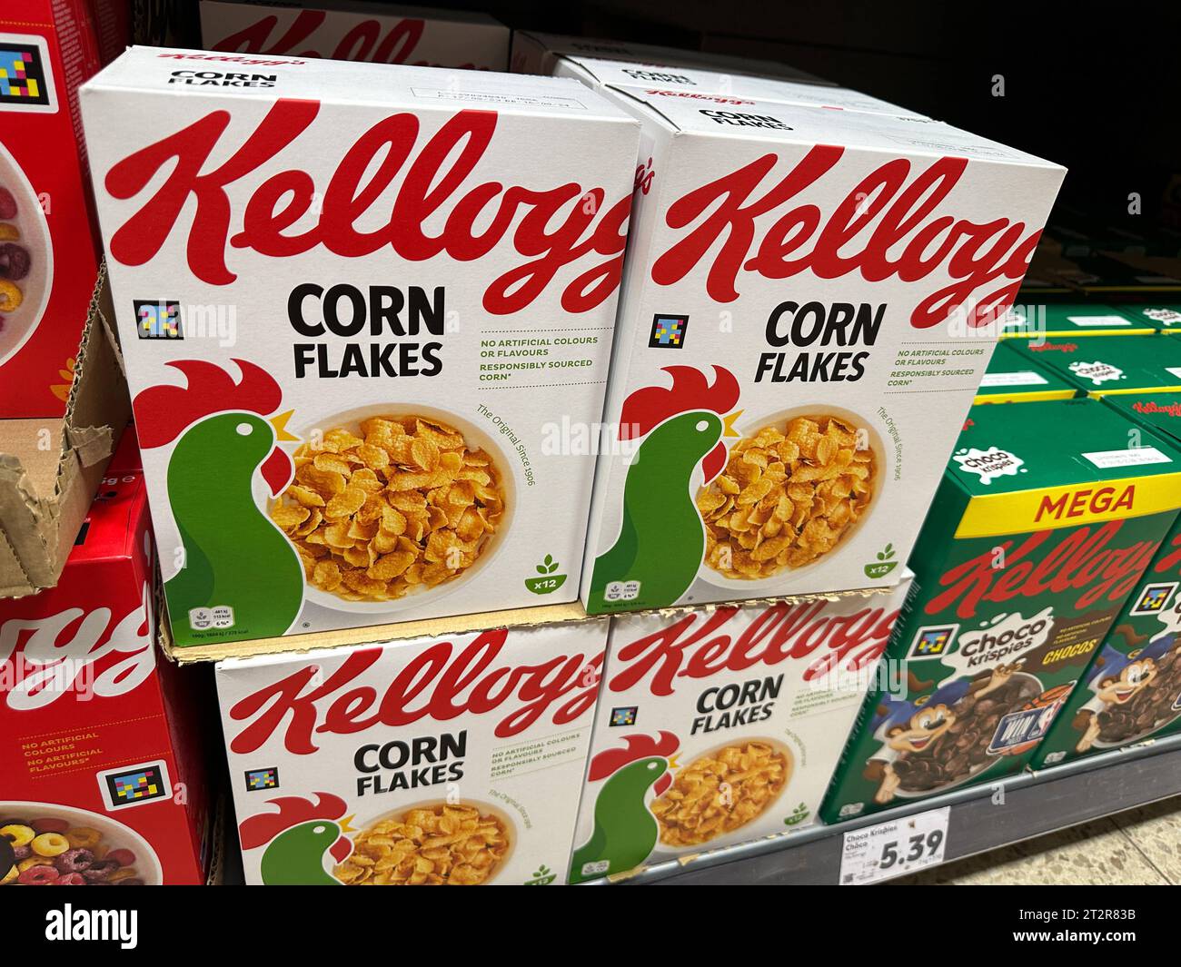13.10.2023: Kelloggs Produkte in einem Kaufland Supermarkt. Corn Flakes *** 13 10 2023 prodotti Kelloggs in un supermercato Kaufland Corn Flakes Foto Stock
