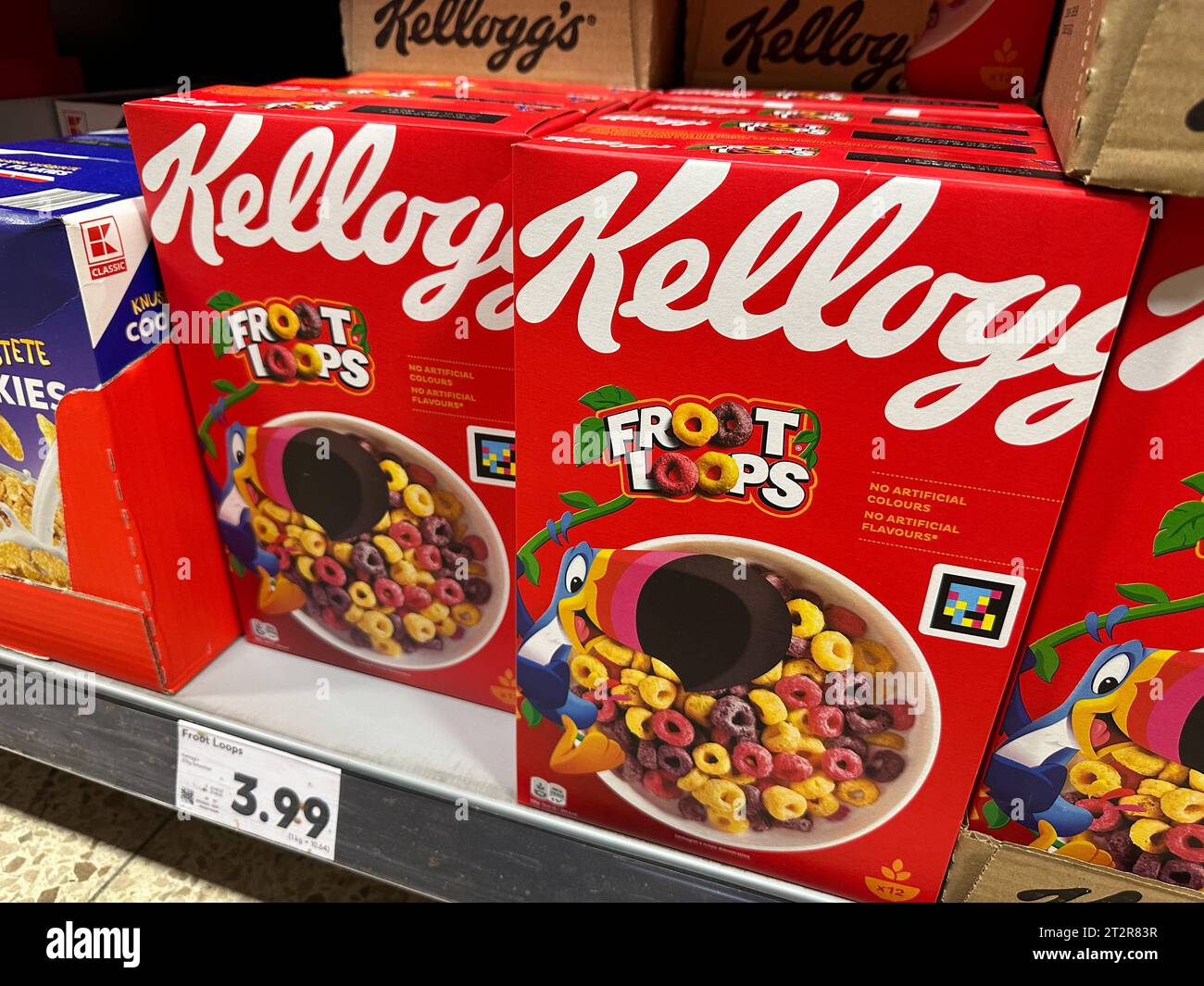 13.10.2023: Kelloggs Produkte in einem Kaufland Supermarkt. Loop Froot. *** 13 10 2023 prodotti Kelloggs in un supermercato Kaufland Froot Loops Foto Stock