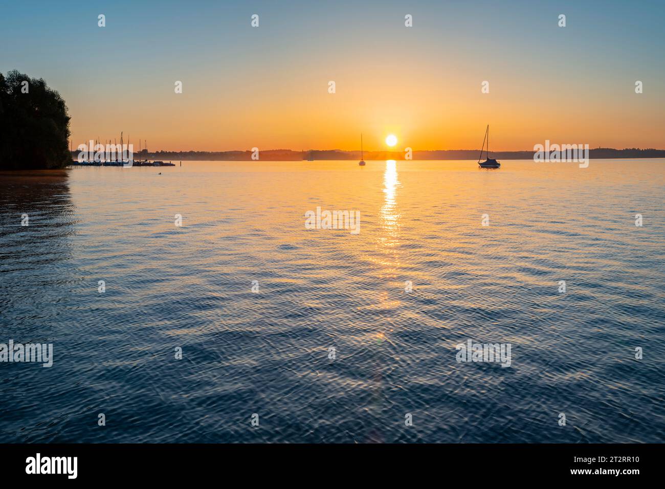 Alba al Malerwinkel, Chiemsee, Chiemgau, Baviera, Germania, Europa Foto Stock