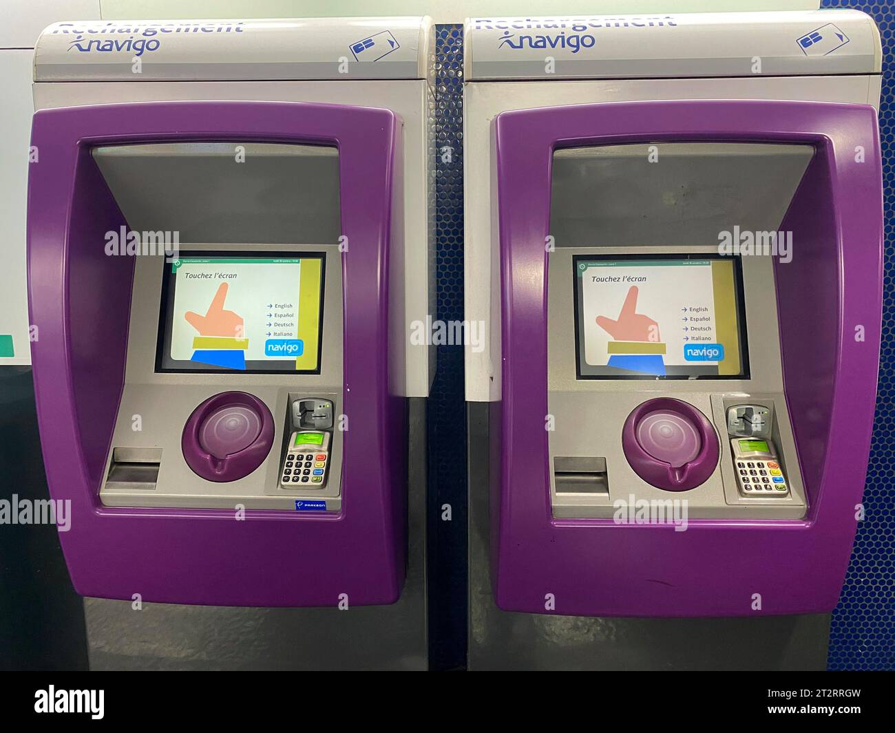 Stazione di ricarica per smart card, Navigo Easy Travel Card, il nuovo sistema di biglietteria senza carta per la metropolitana, Parigi, Francia Foto Stock