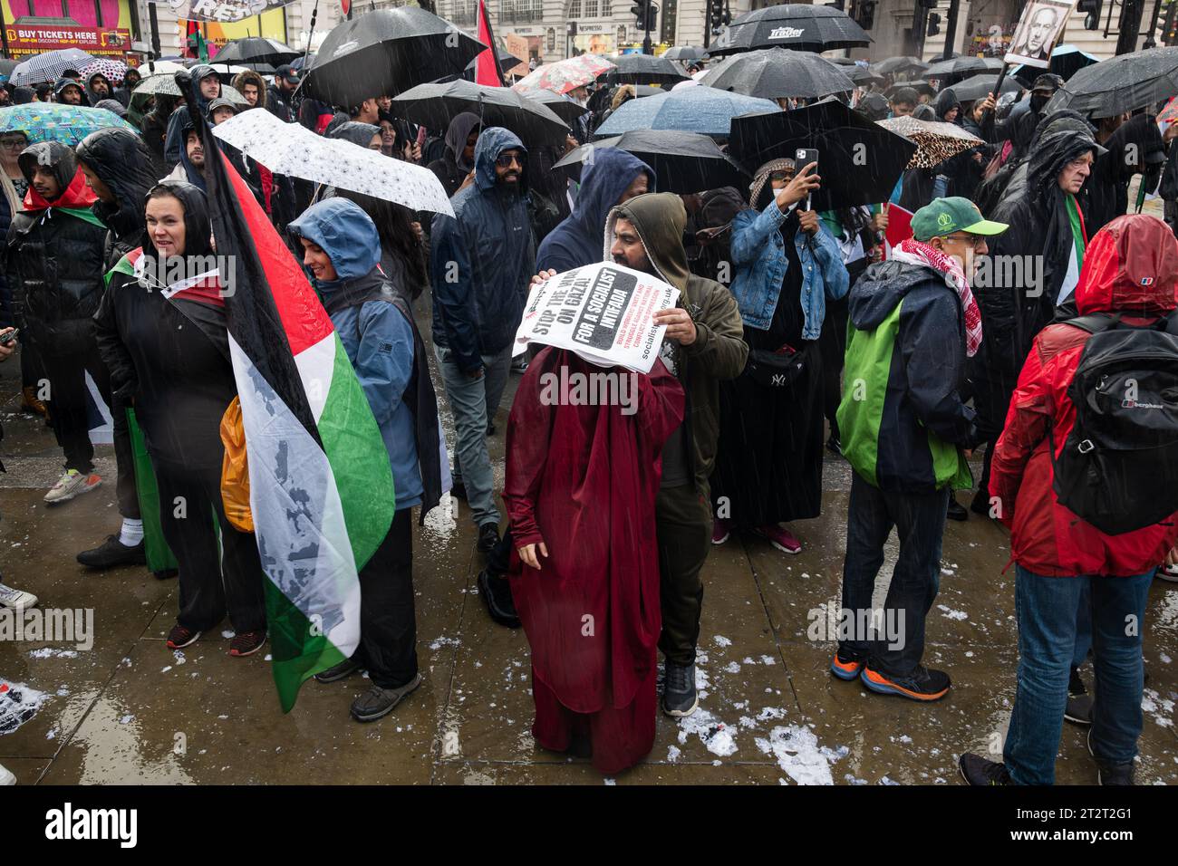 Londra, Regno Unito, 21 ottobre 2023. Una protesta che procede da Marble Arch a Downing Street, sostenendo la causa palestinese nel conflitto Hamas-Israele. (Tennessee Jones - Alamy Live News) Foto Stock