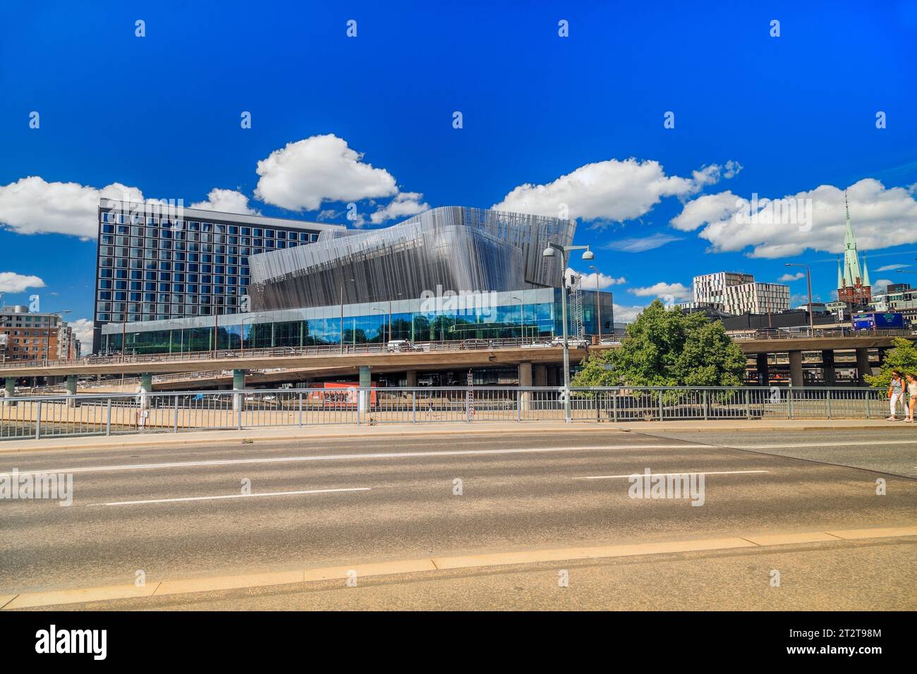 STOCCOLMA, SVEZIA - 27 GIUGNO 2016: Si tratta di un edificio moderno del Centro Congressi Waterfront di Stoccolma. Foto Stock