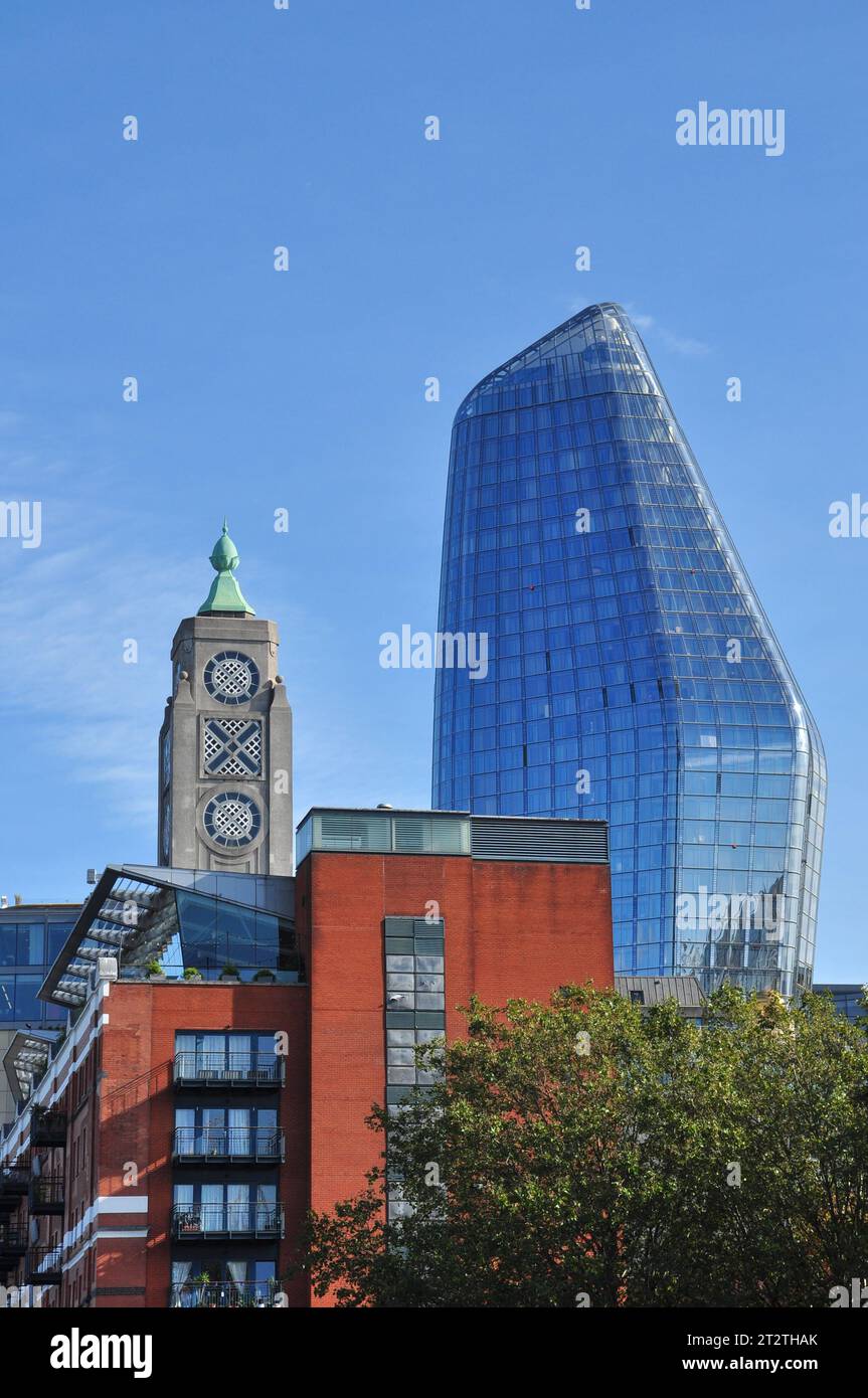 La 'OXO Tower' e il grattacielo 'One Blackfriars' appena a sud del Tamigi, Londra, Inghilterra, Regno Unito Foto Stock