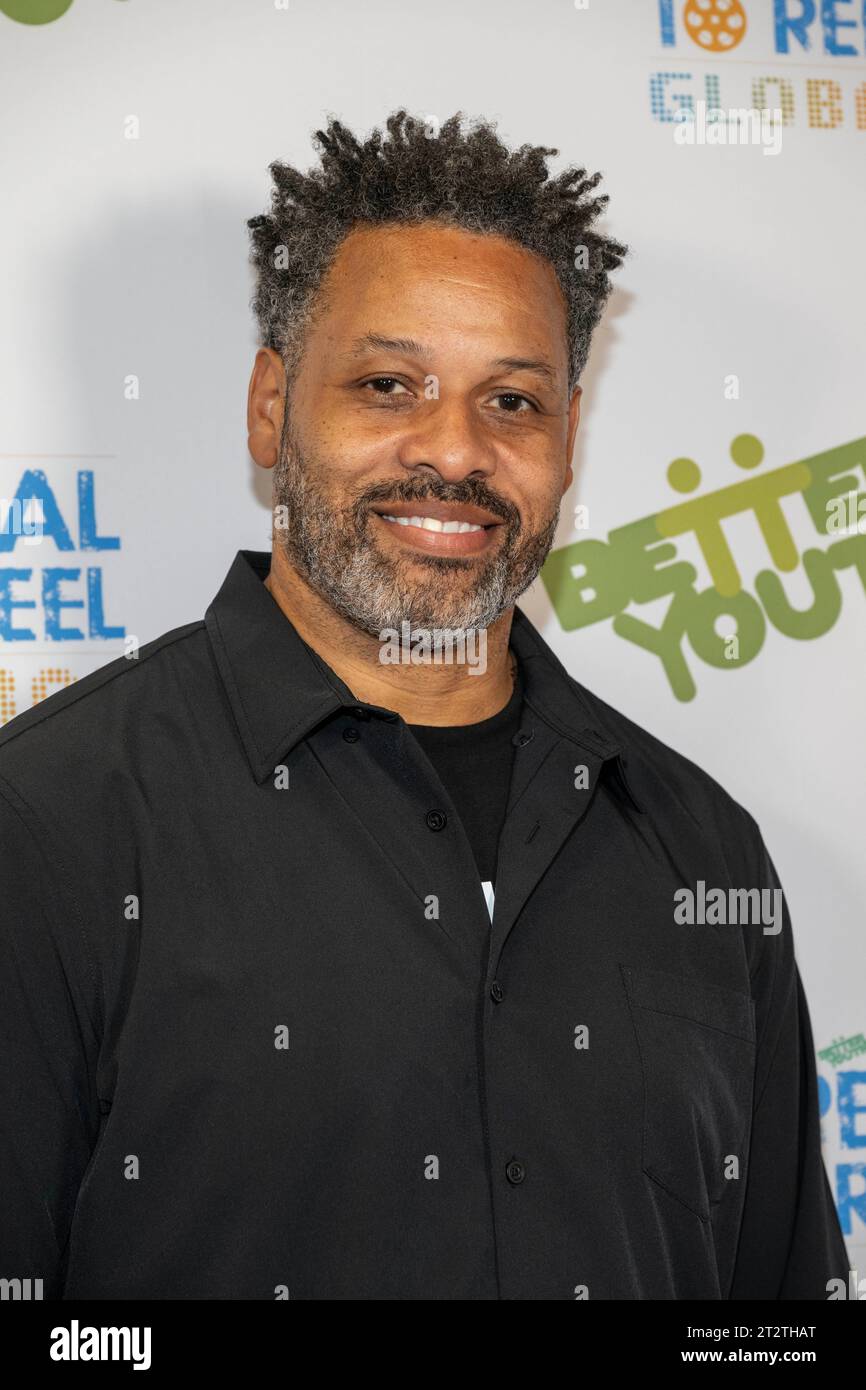 Los Angeles, USA. 20 ottobre 2023. Il regista Carl Seaton partecipa al 9° Annual Real to Reel Global Youth Film Festival al Beehive, Los Angeles, CA 20 ottobre 2023 Credit: Eugene Powers/Alamy Live News Foto Stock