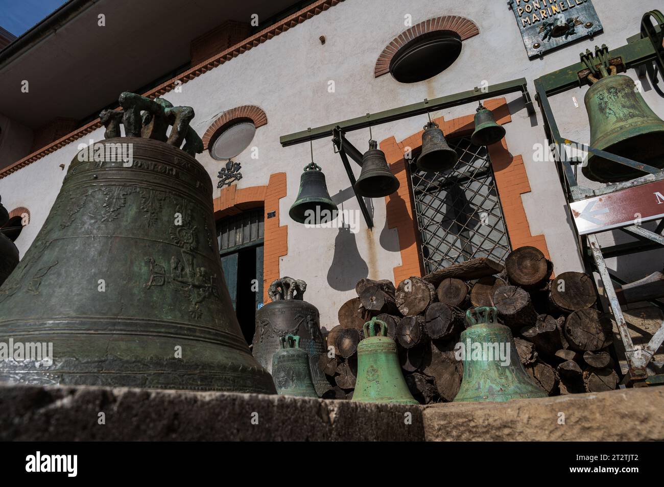 La Pontificia Fonderia Campana Marinelli è un'azienda metallurgica italiana a conduzione familiare, con sede ad Agnone, specializzata nella fusione delle campane. Foto Stock